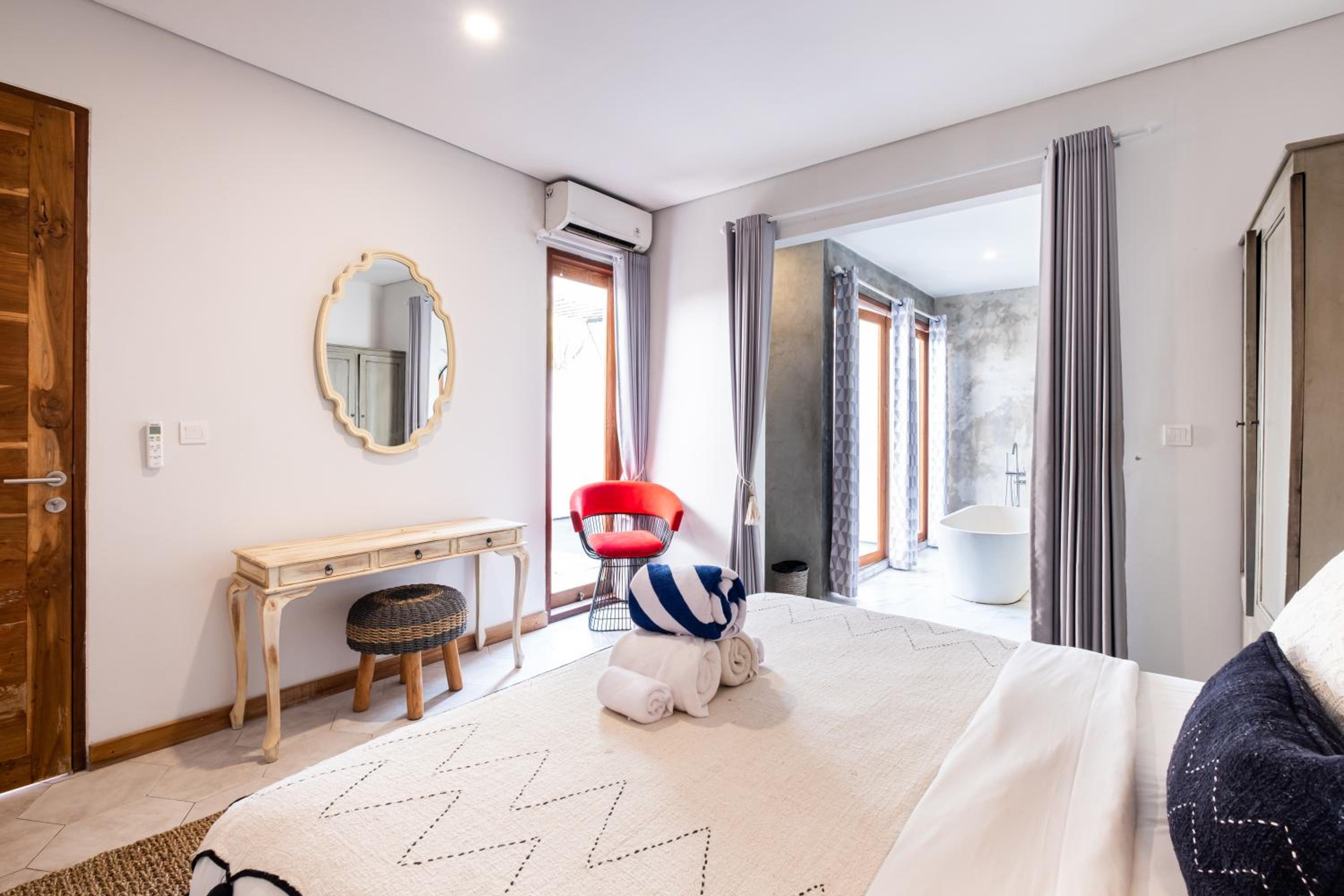 Two- Bedroom Villa with Private Pool and Garden View photo 3