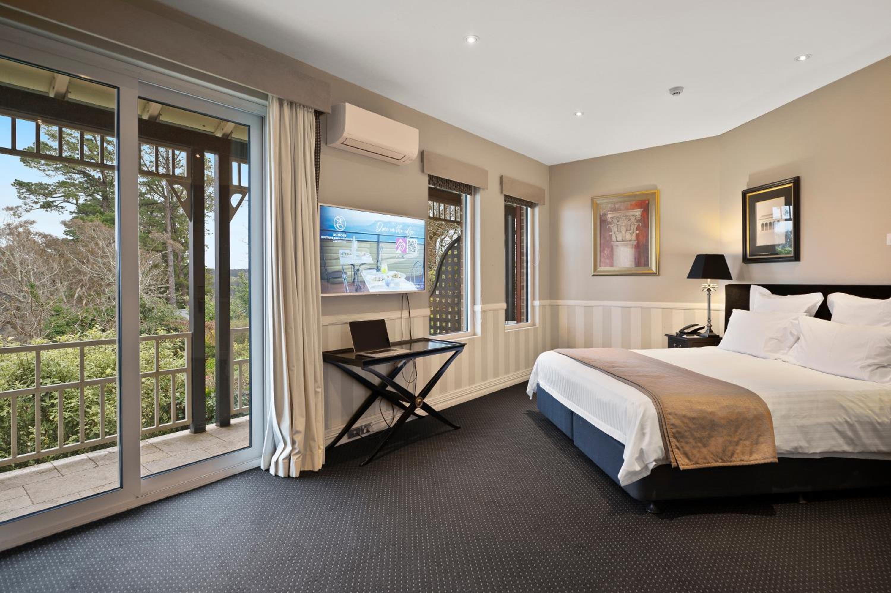 Room with Cliff View