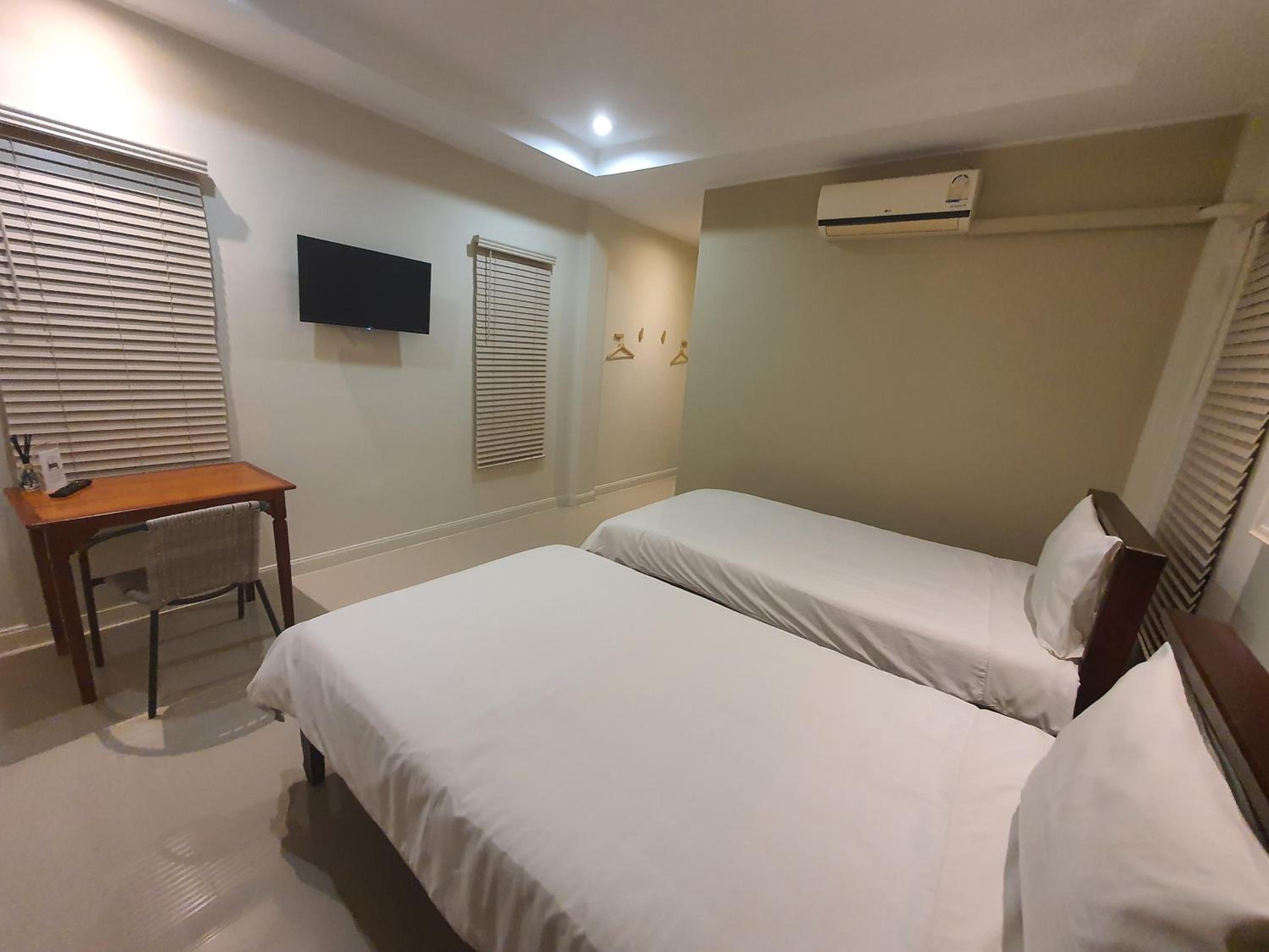 Deluxe Double or Twin Room - Photo 7