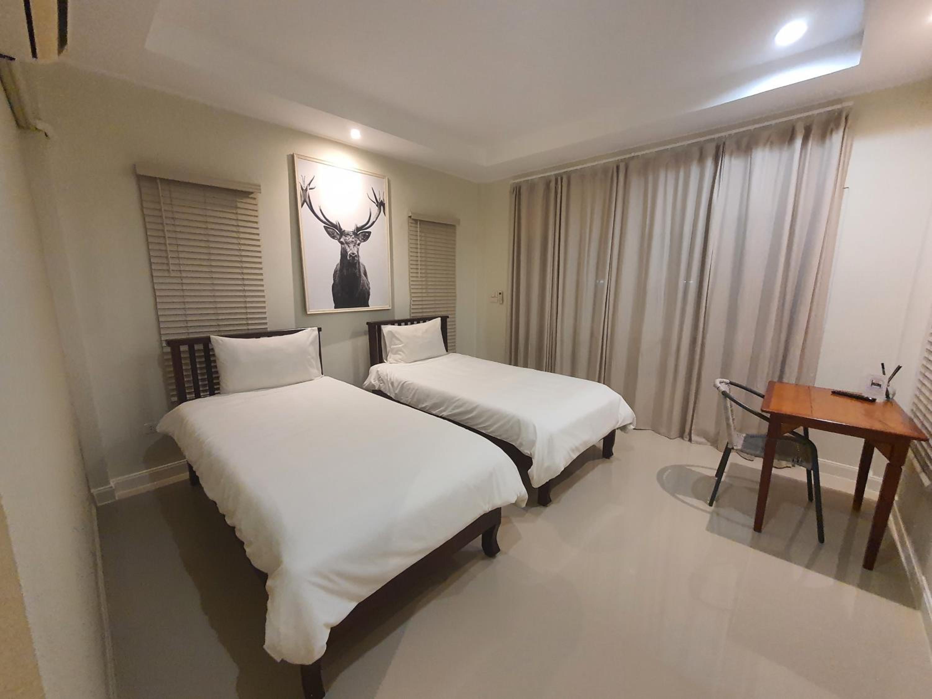 Deluxe Double or Twin Room - Photo 8