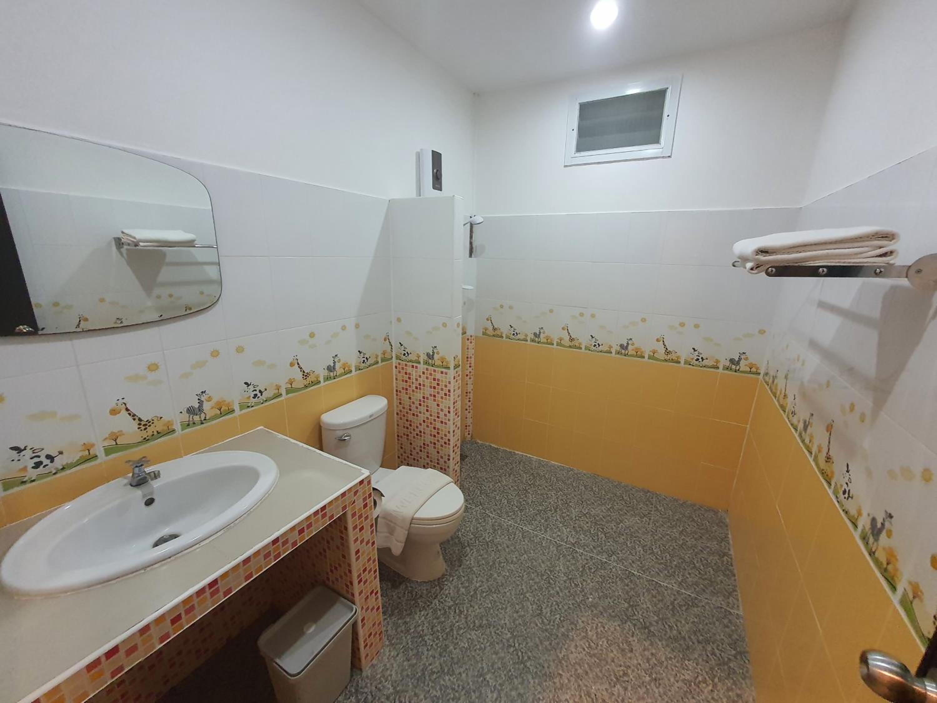 Deluxe Double or Twin Room - Photo 9