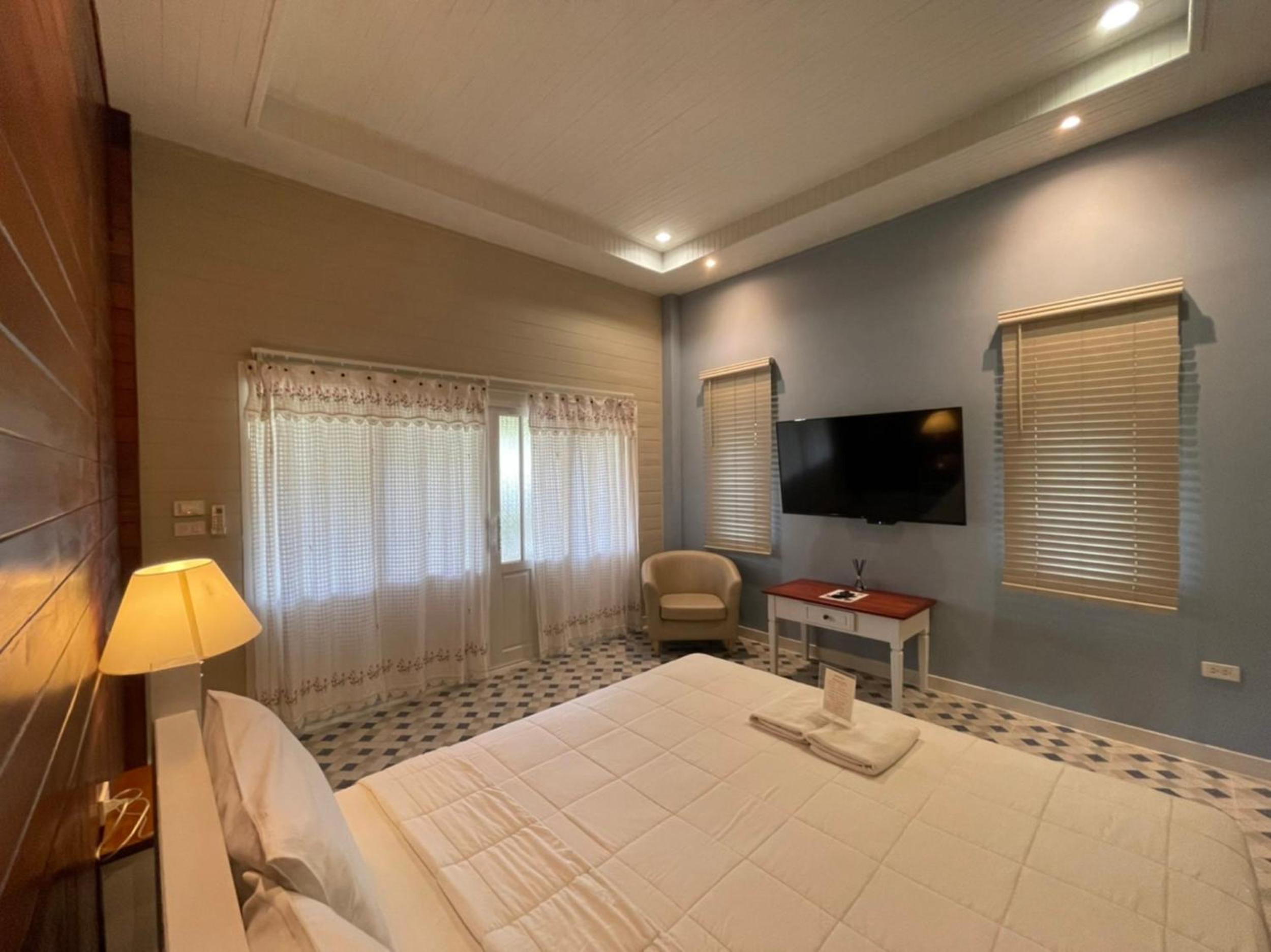 Deluxe Family Room - Photo 10