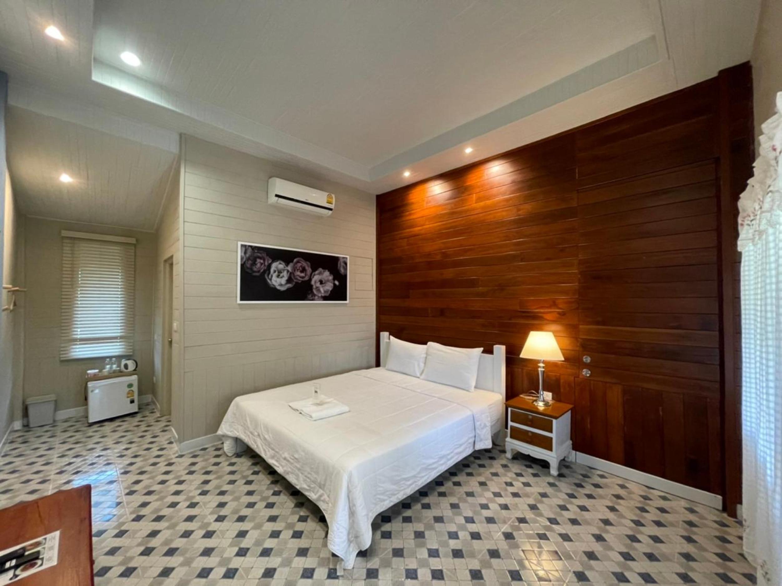 Deluxe Family Room - Photo 12