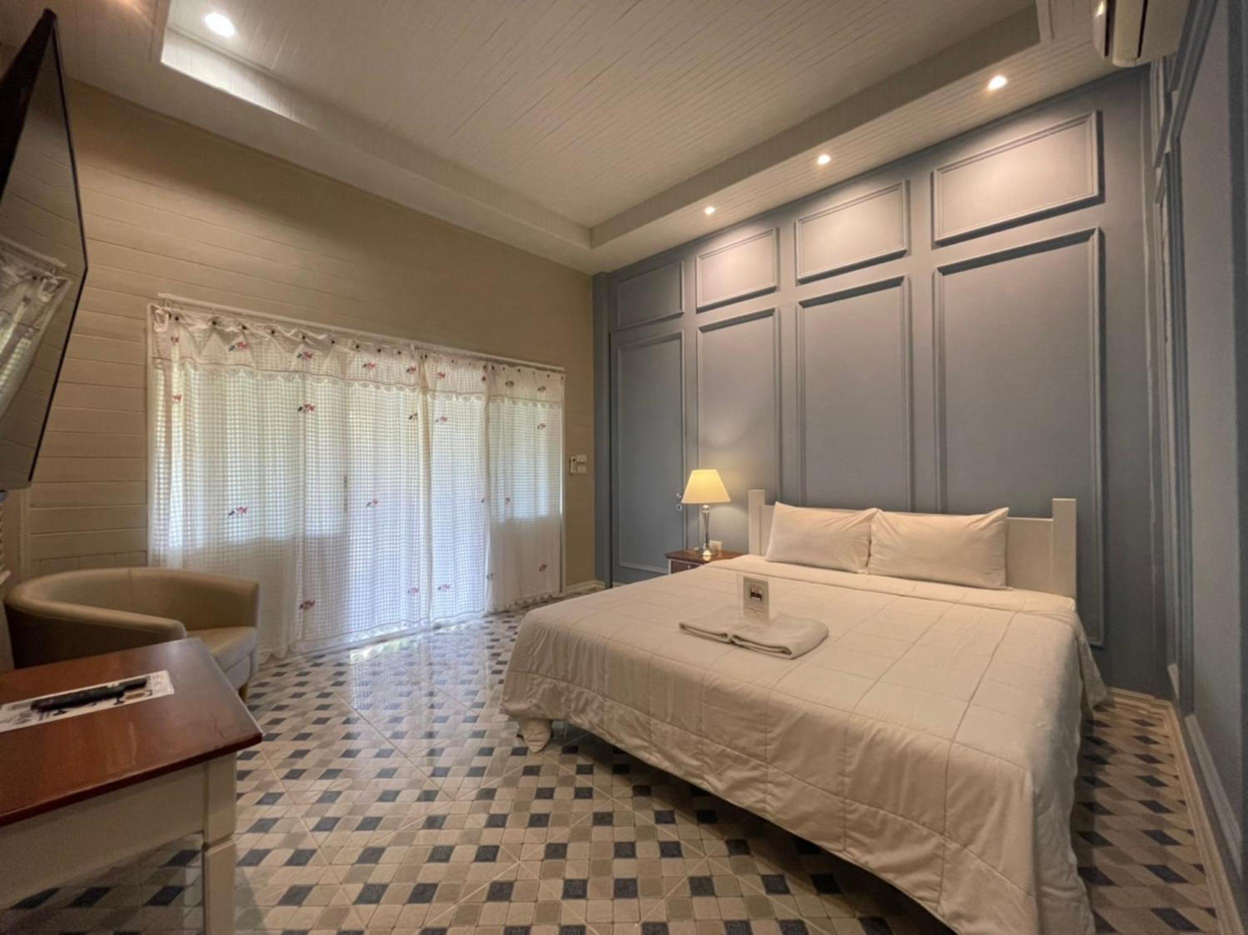 Deluxe Family Room - Photo 1