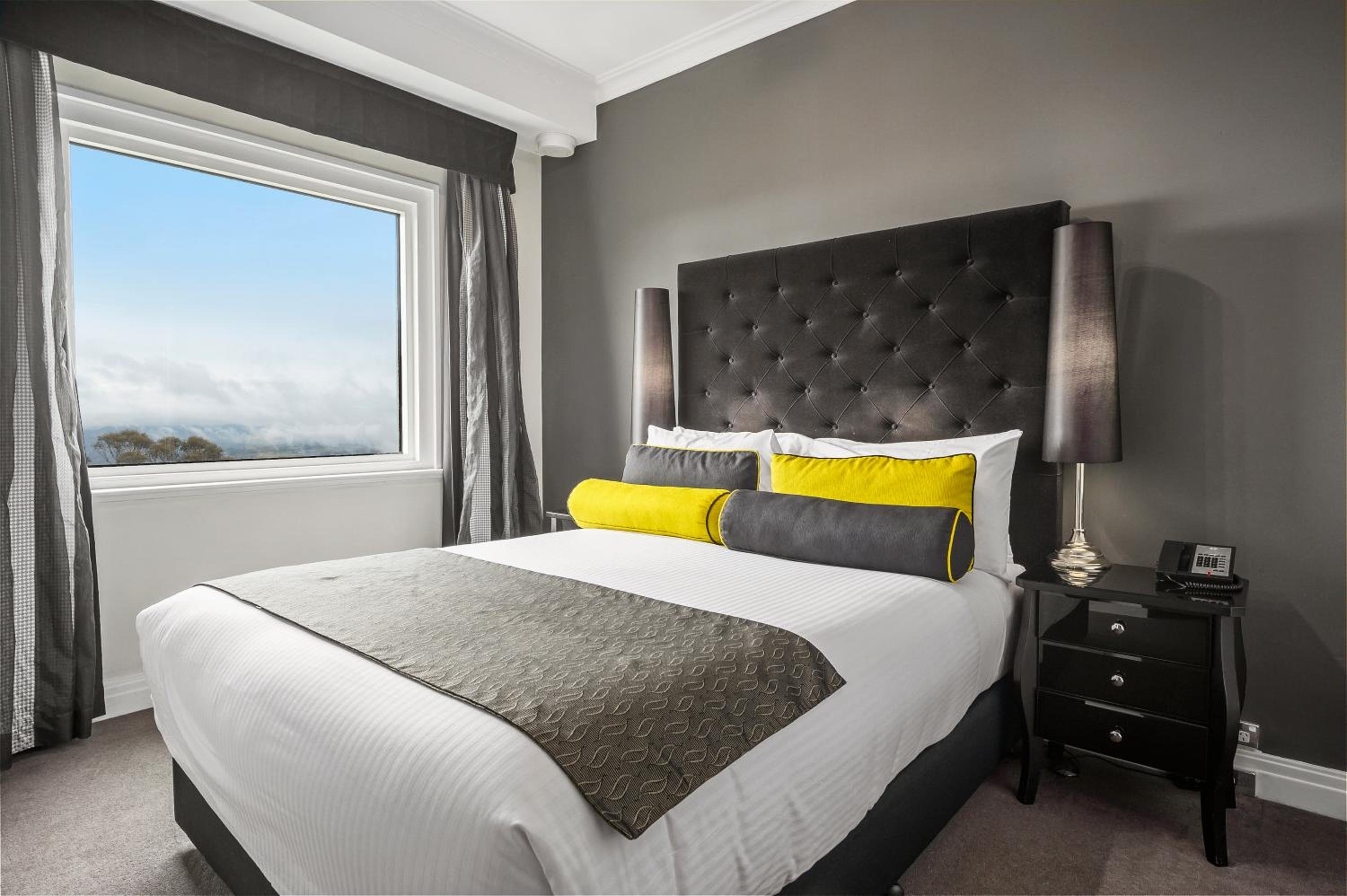 Heritage Valley View Room