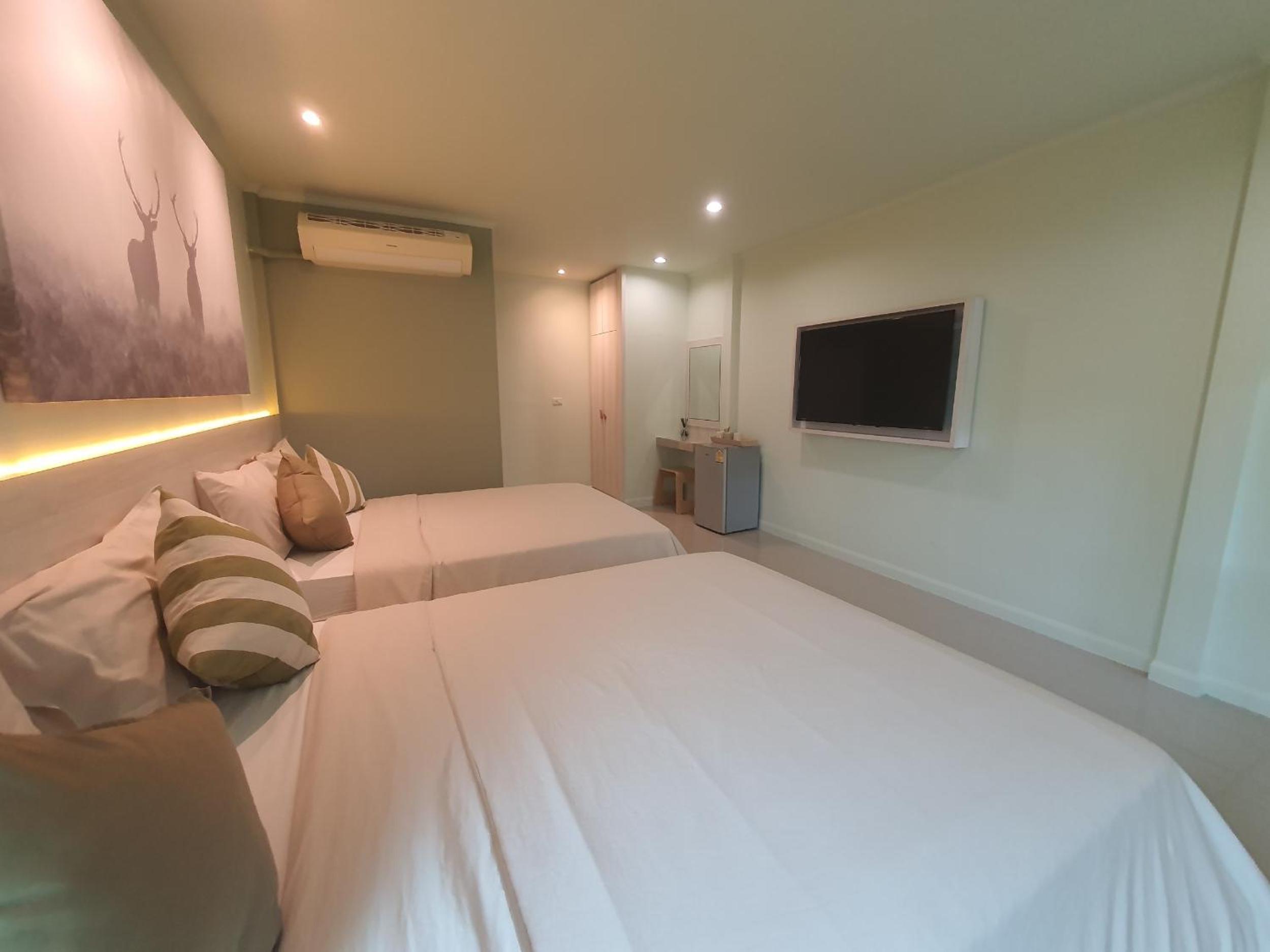 Superior Quadruple Room - Photo 15