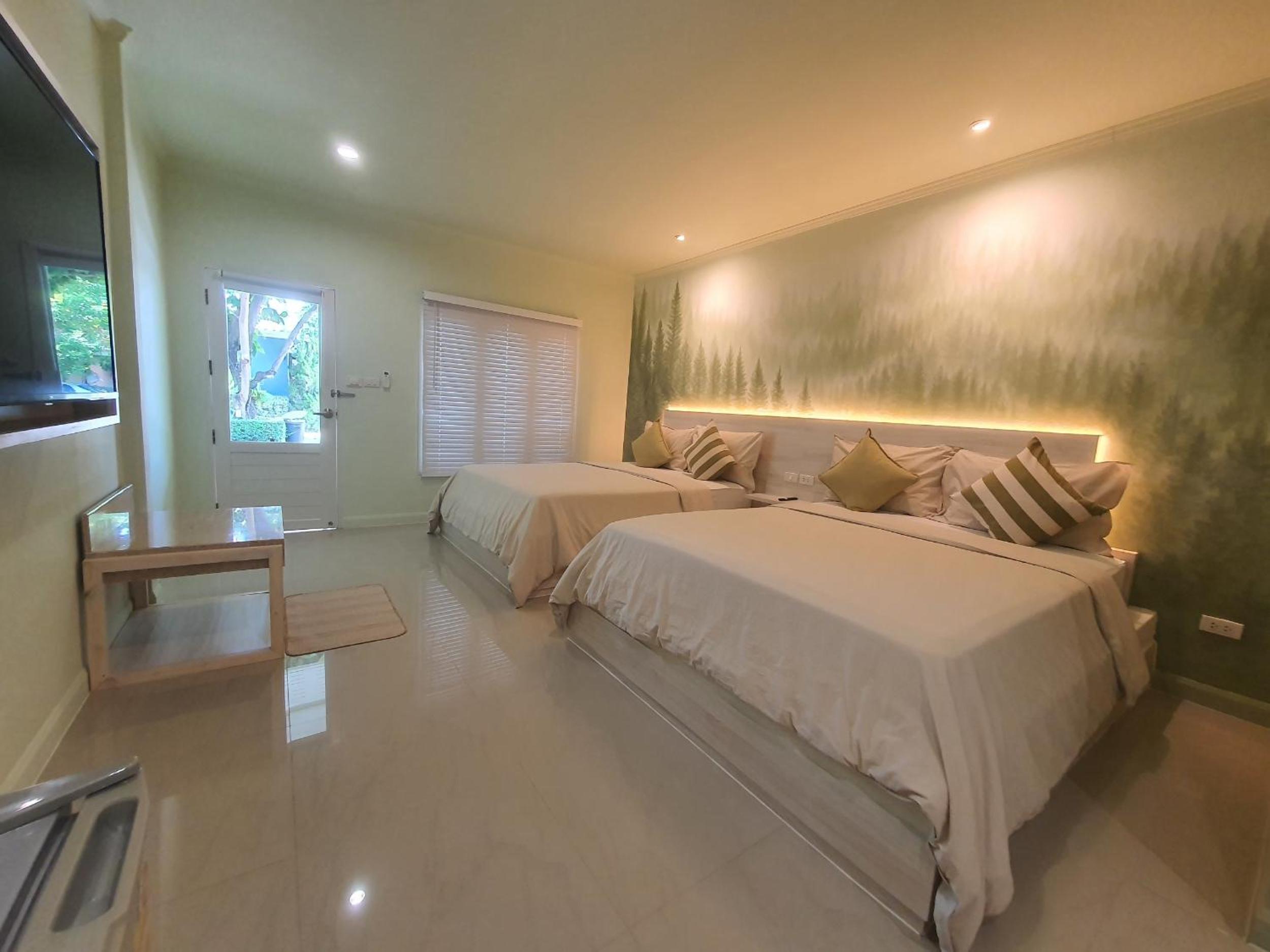 Superior Quadruple Room - Photo 1