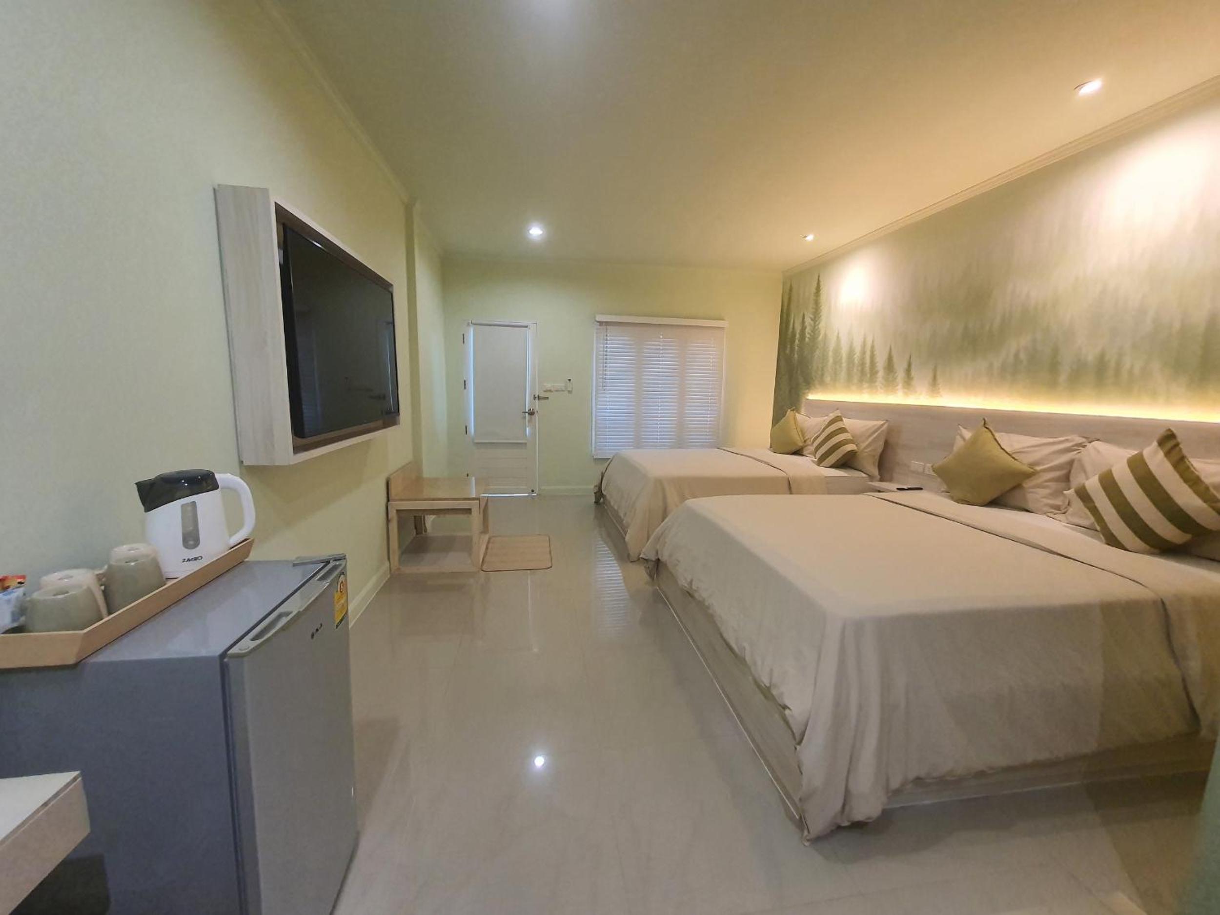 Superior Quadruple Room - Photo 8