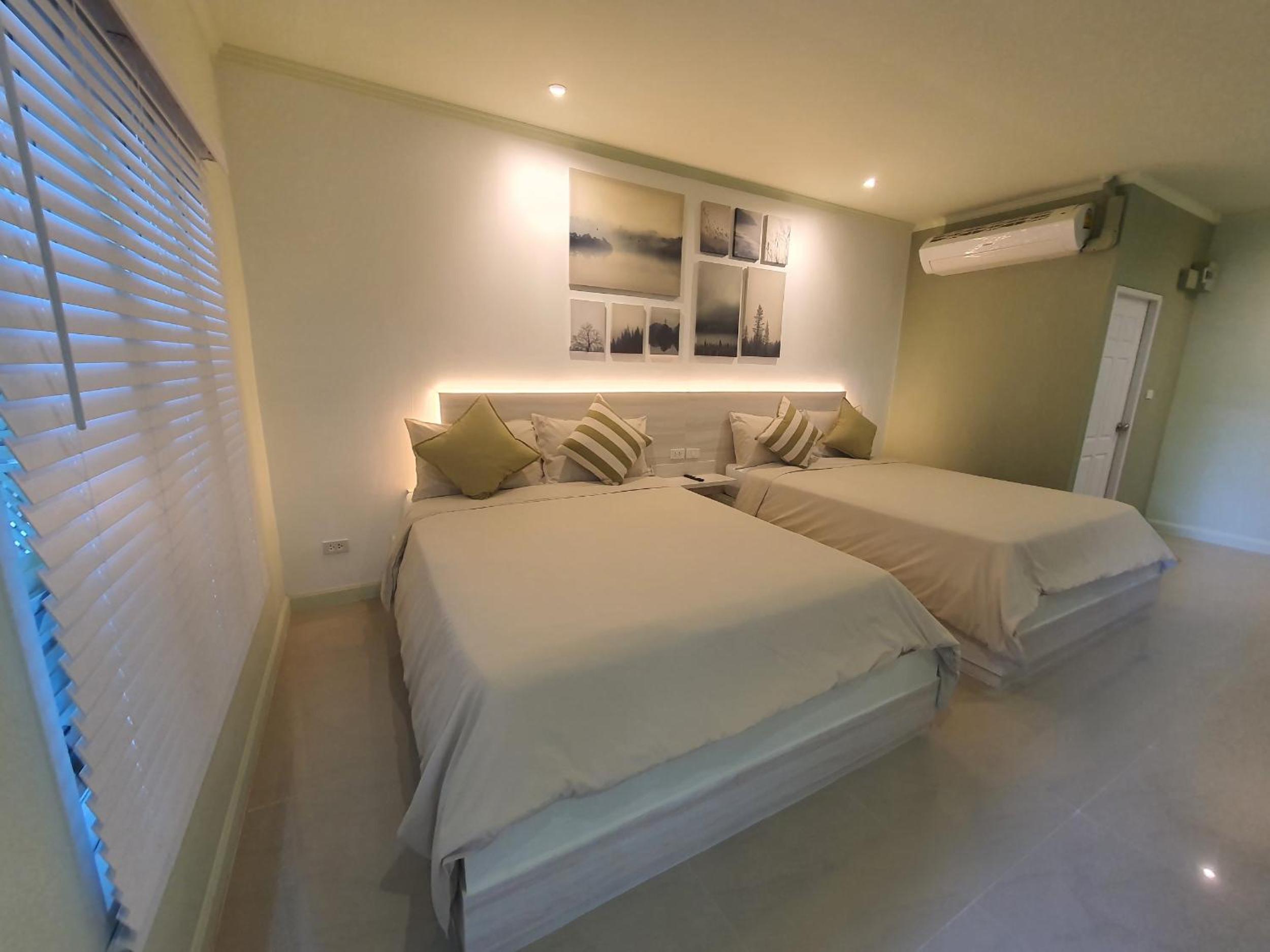 Superior Quadruple Room - Photo 7