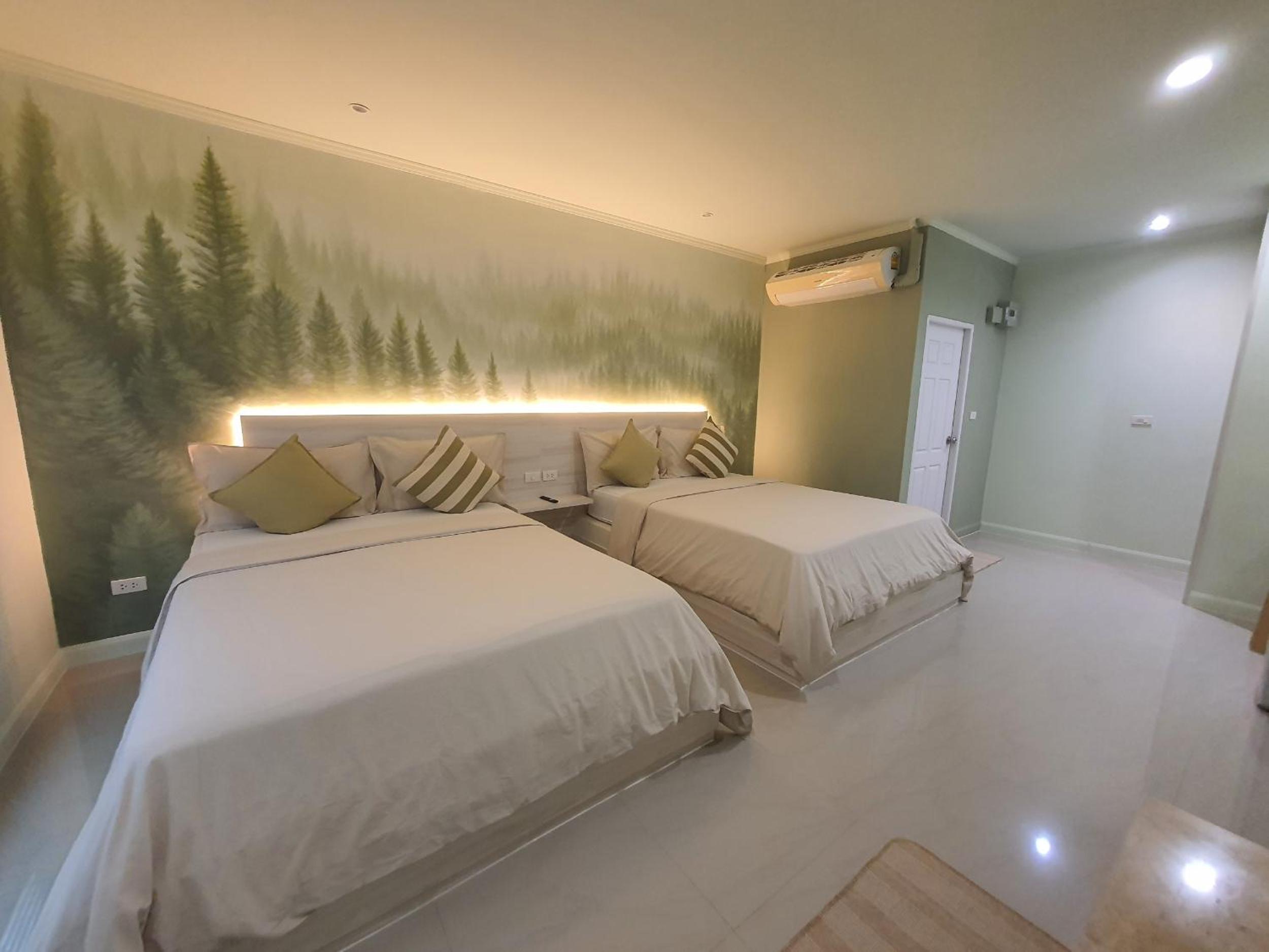 Superior Quadruple Room - Photo 12