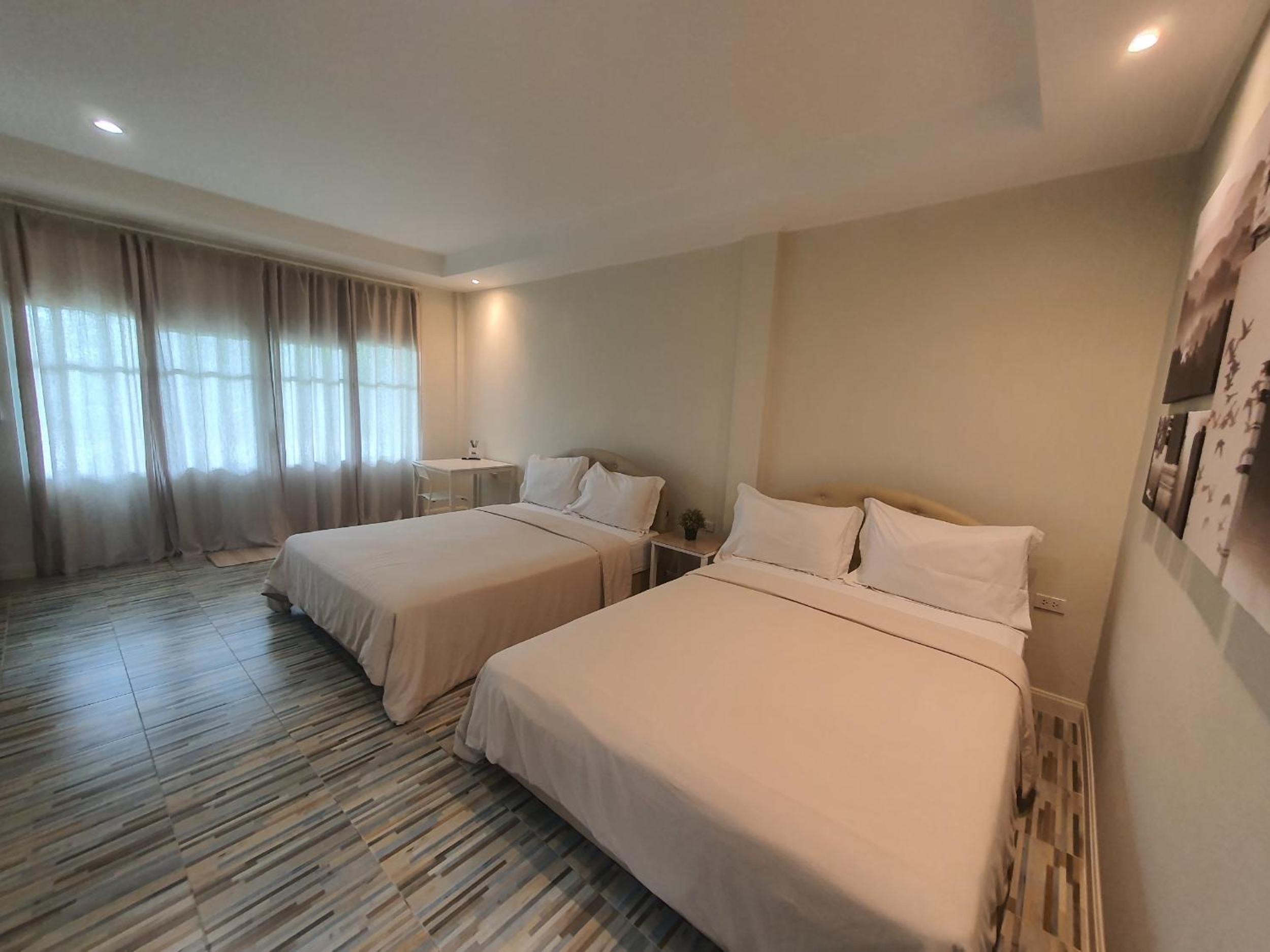 Superior Quadruple Room - Photo 13