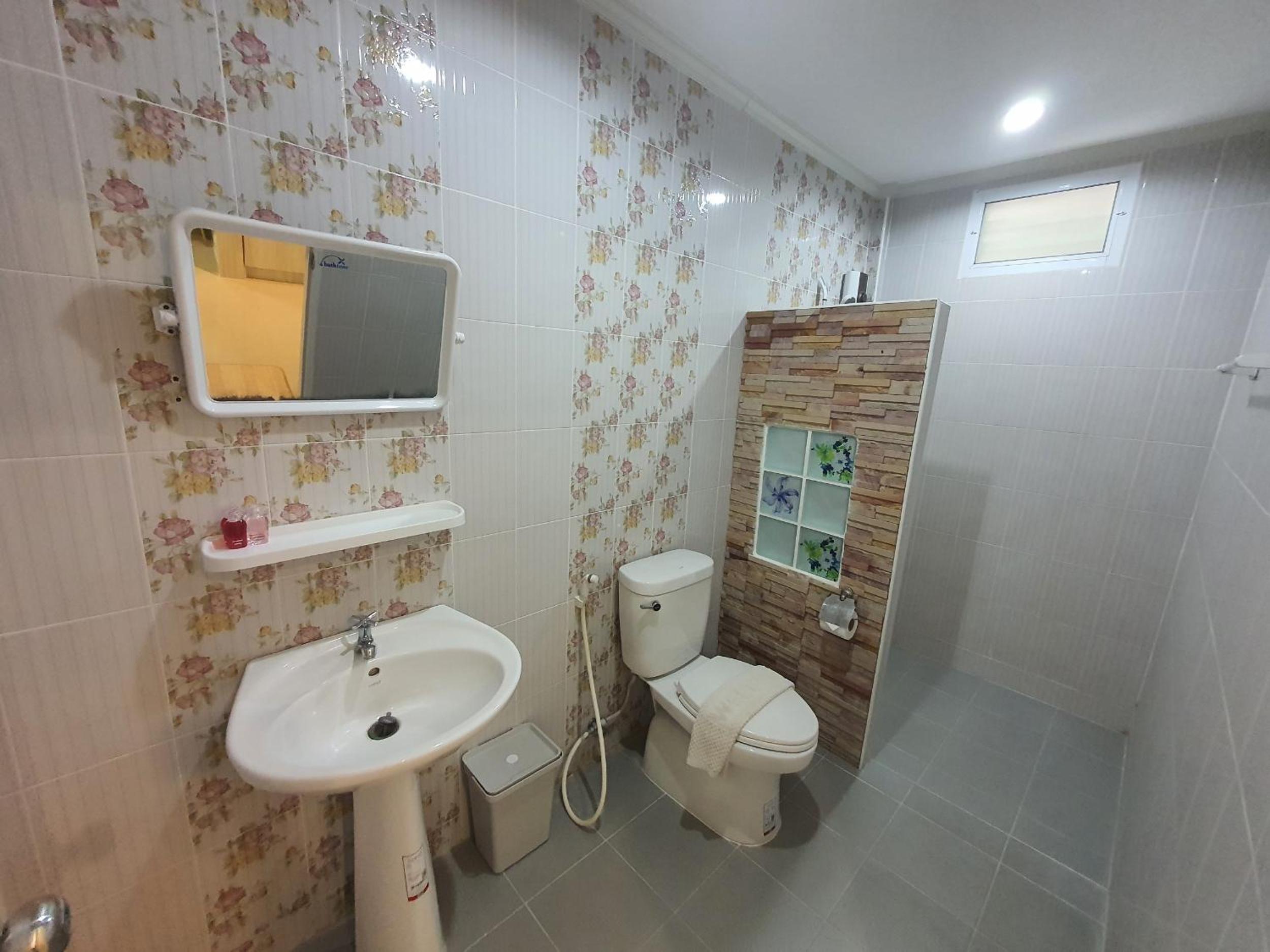 Superior Quadruple Room - Photo 5