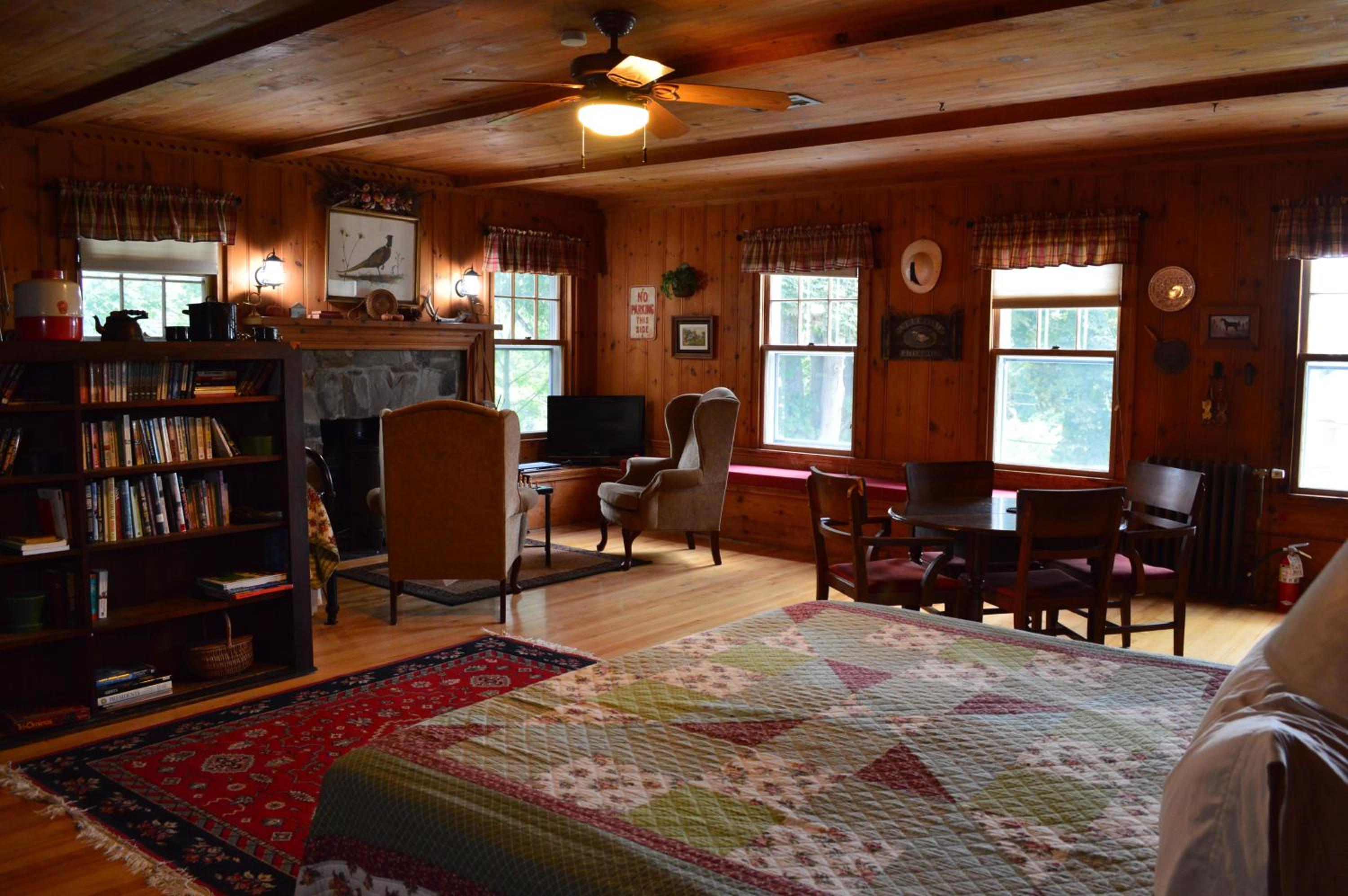 Deluxe King Room photo 2
