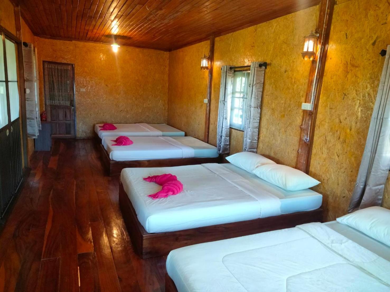 Standard Bungalow with Fan - Photo 8