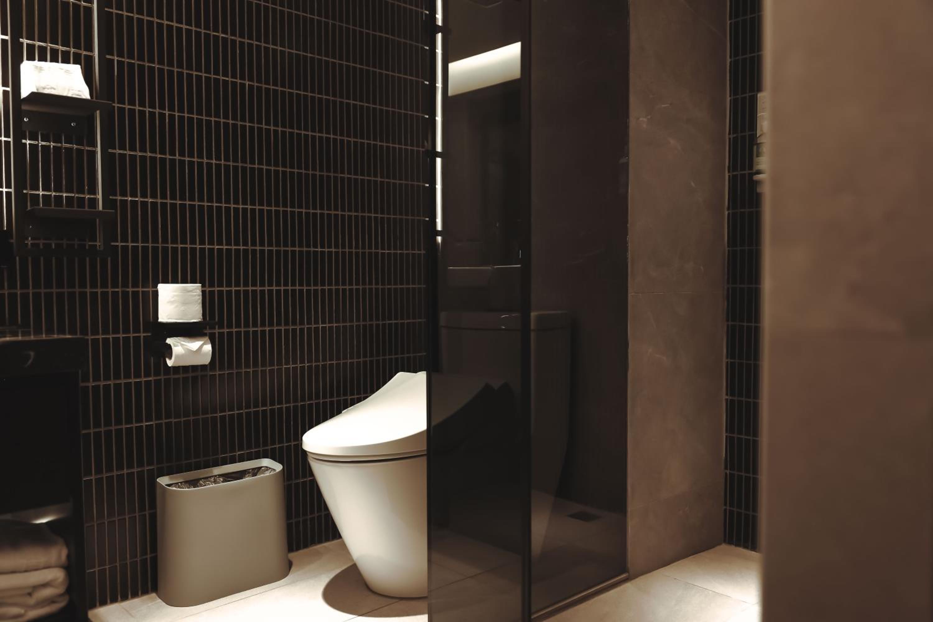 Deluxe Queen Room - Photo 9