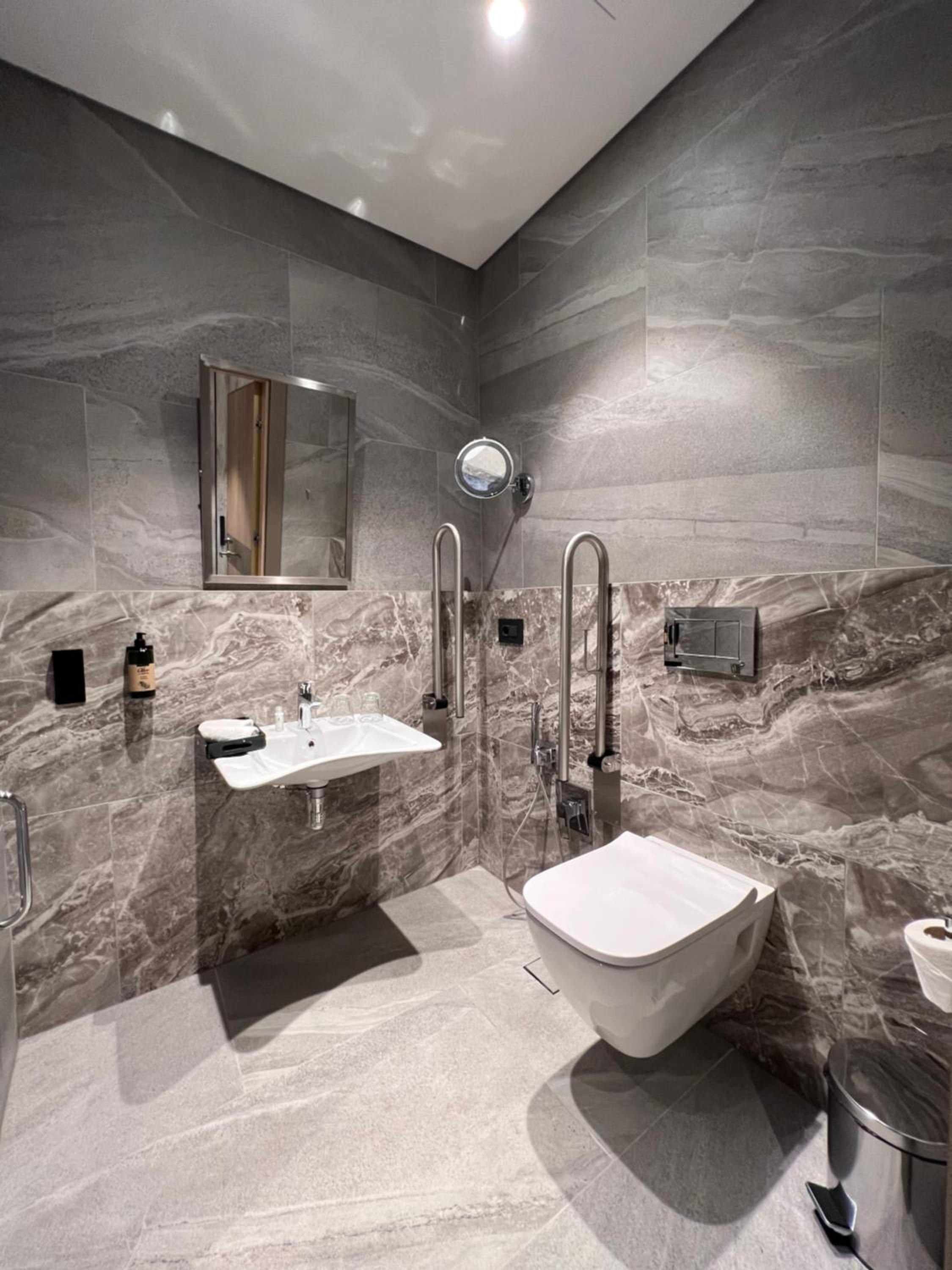 Standard Accessible Room - Photo 15