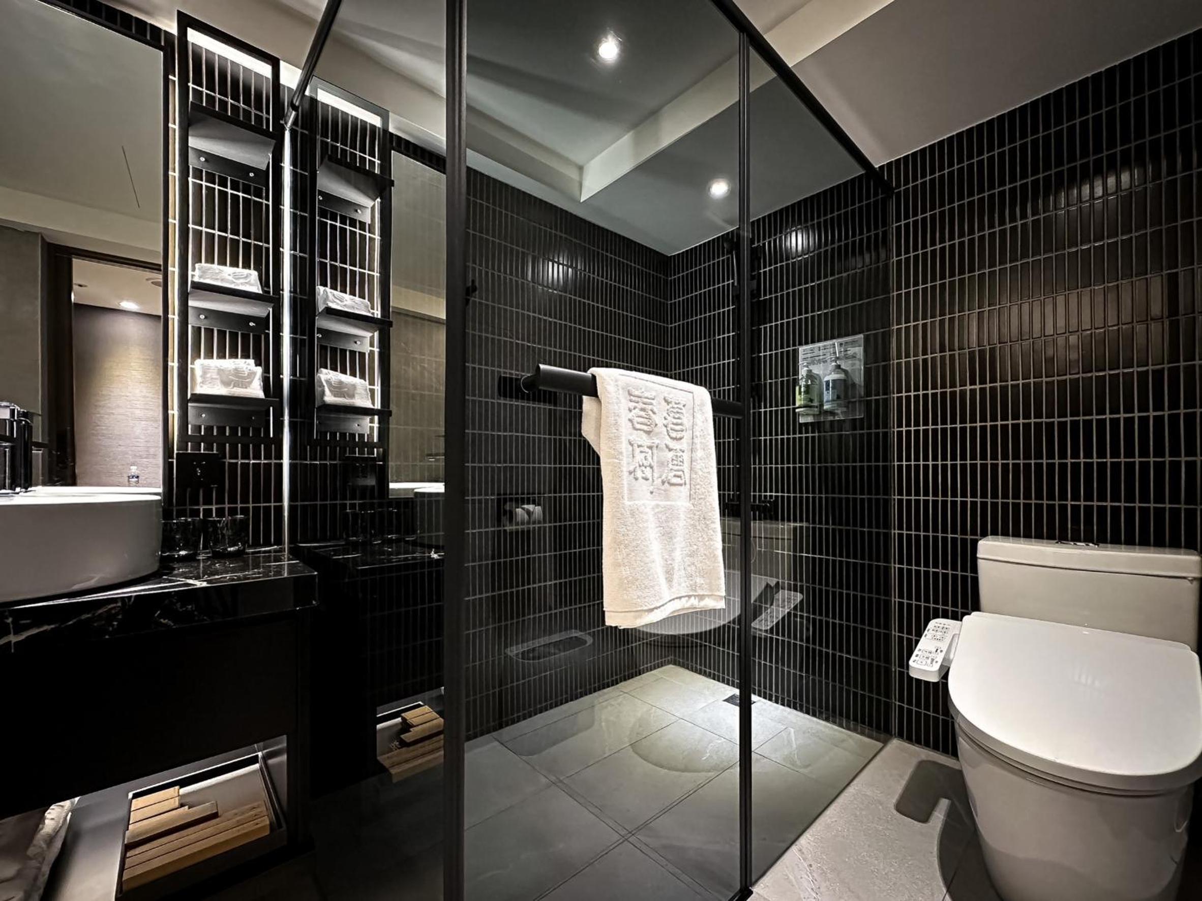 Deluxe Quadruple Room - Photo 10