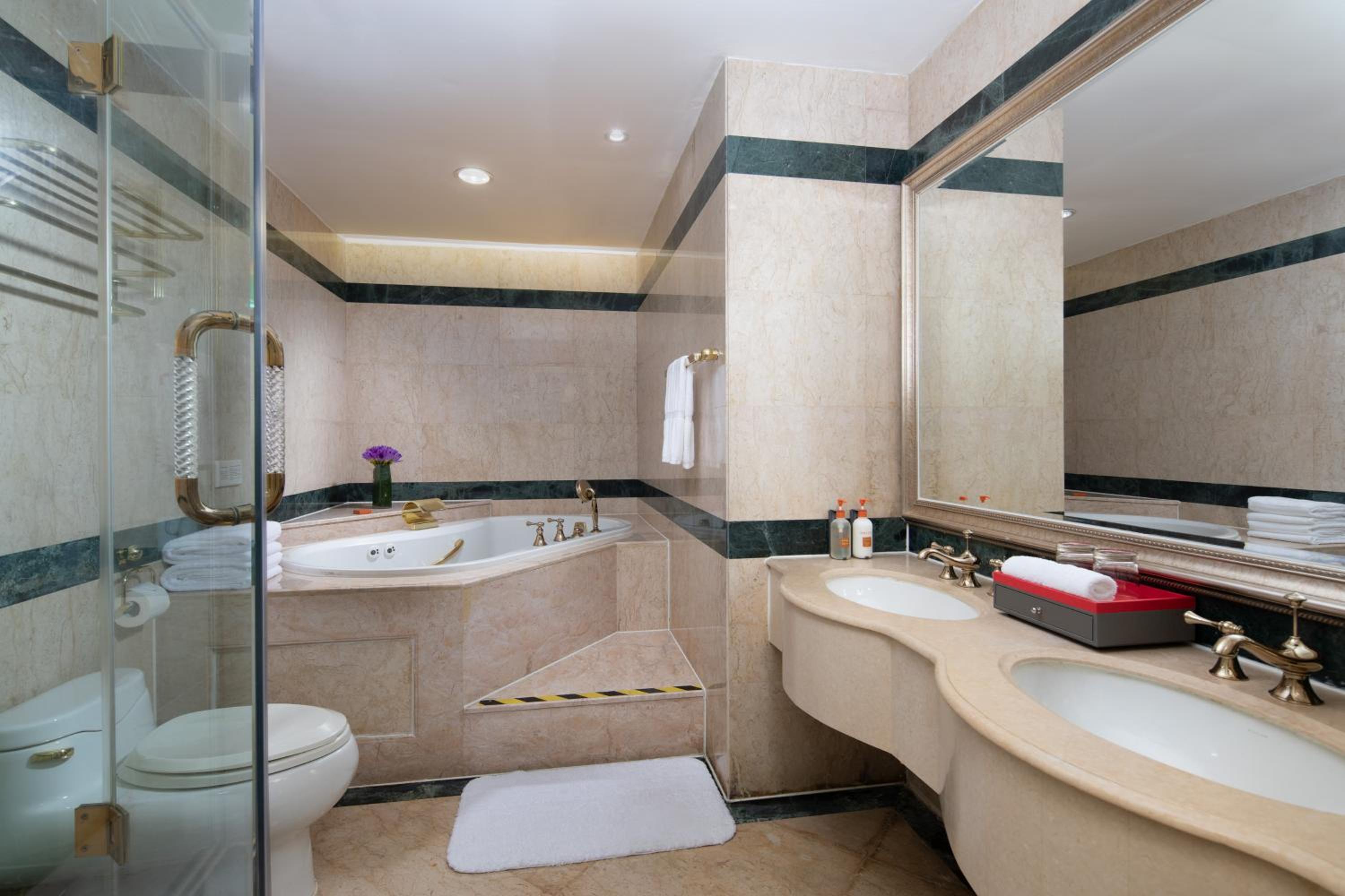 Junior King Suite - High Floor