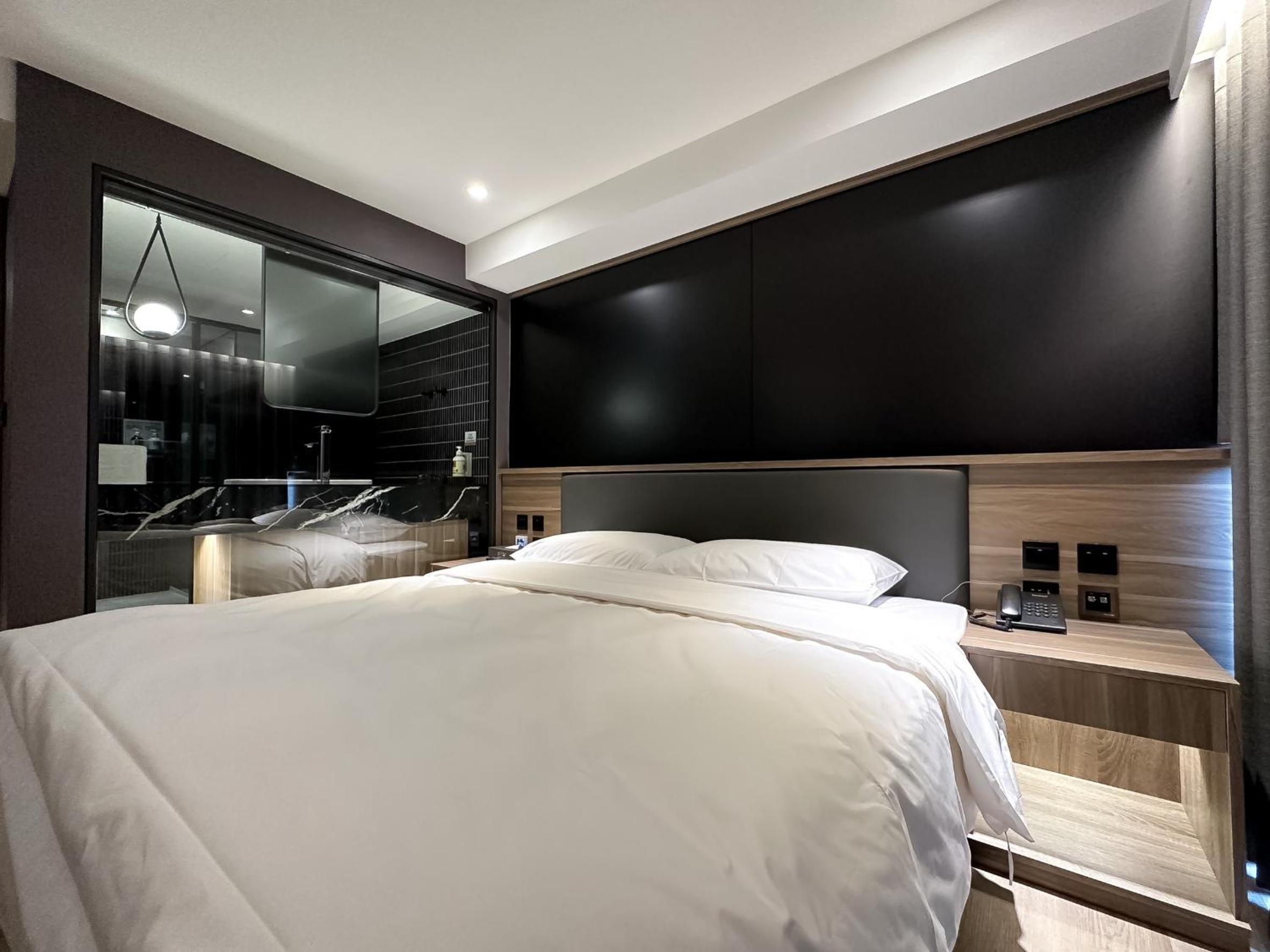 Queen Room - Photo 25