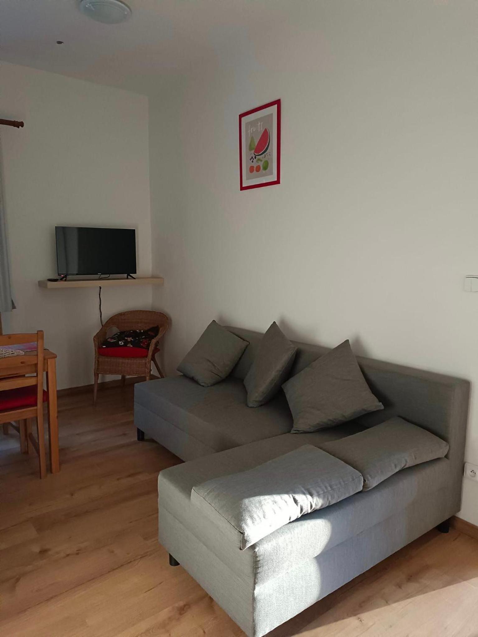 One-Bedroom Apartment photo 1