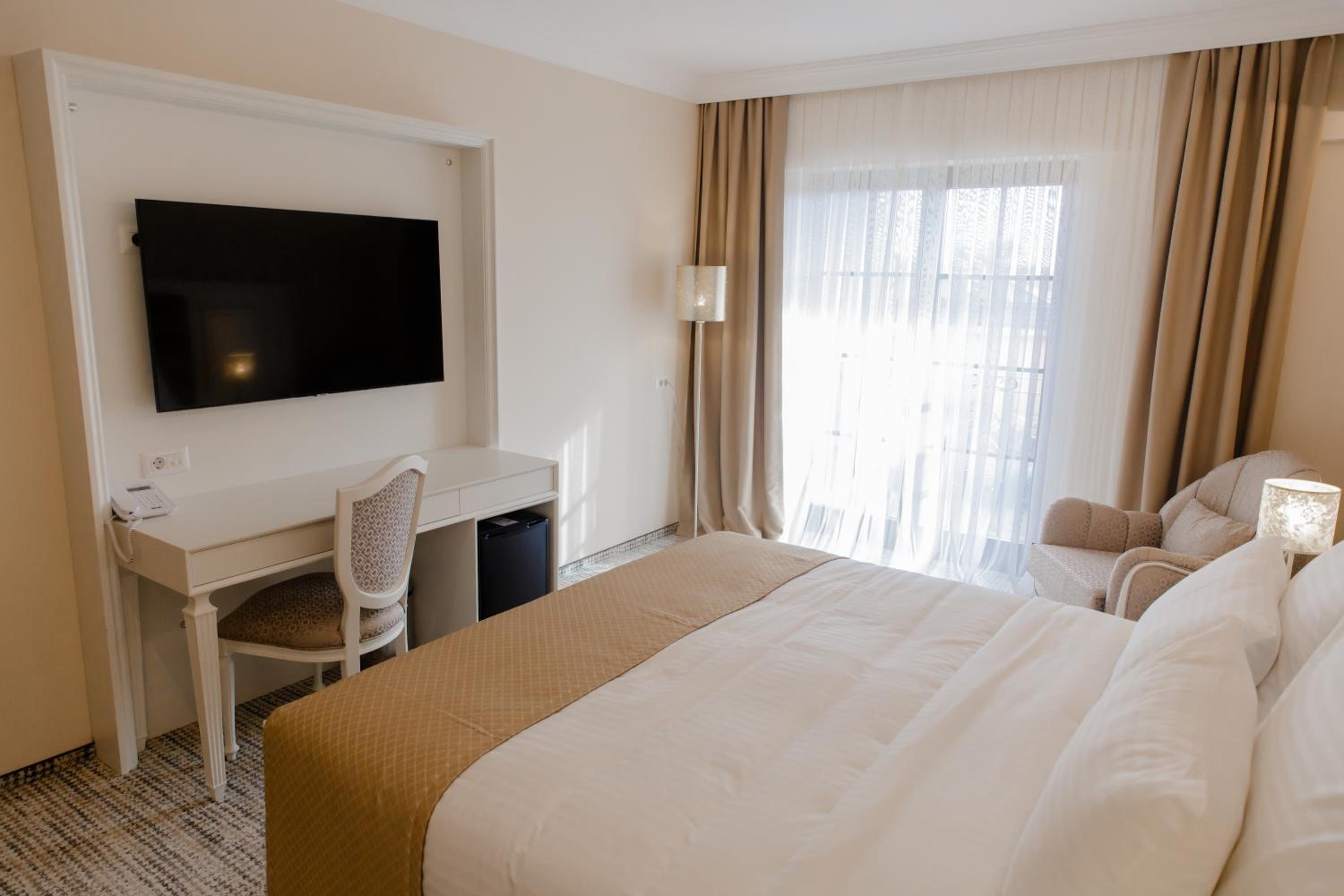 Deluxe Room - Photo 15