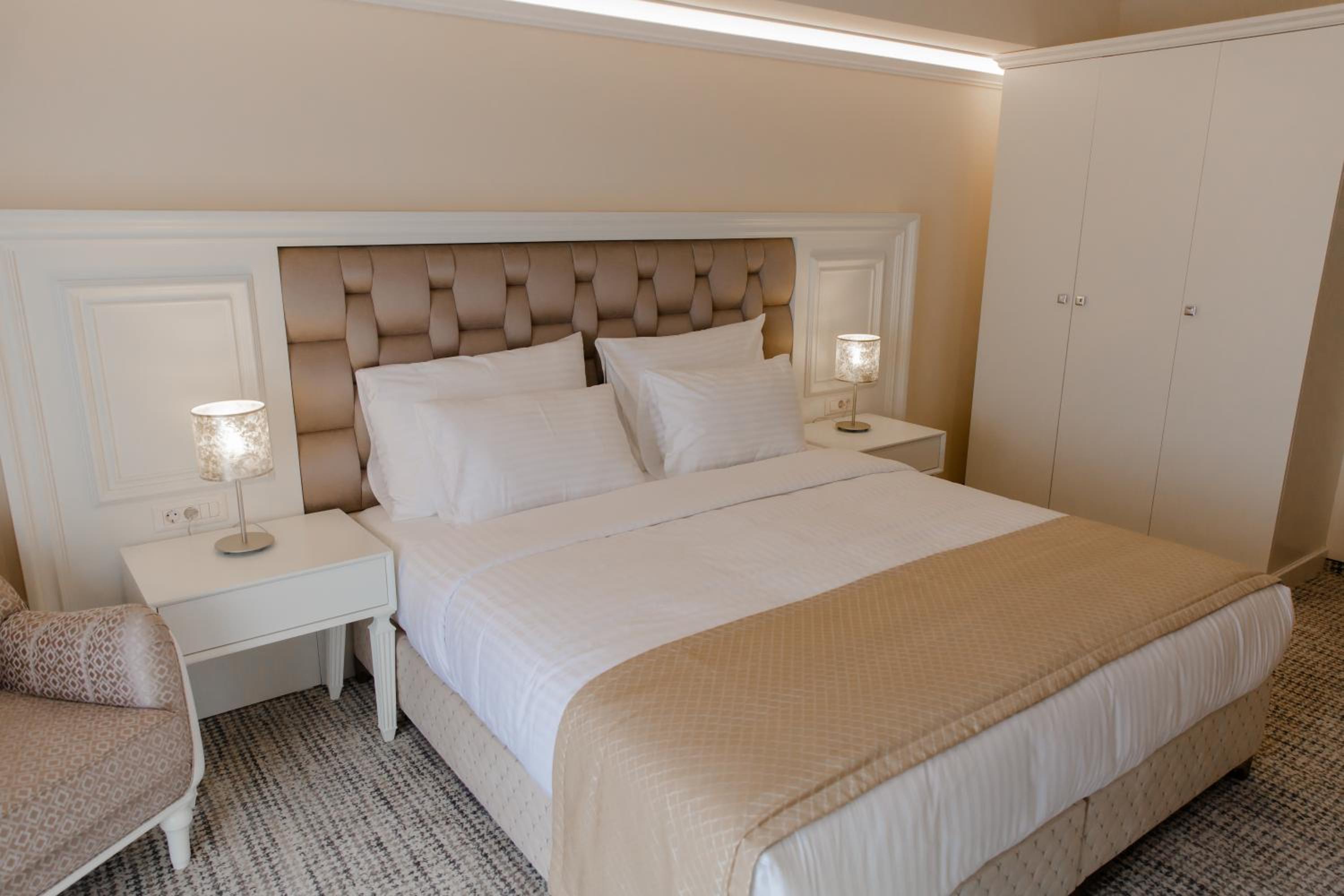 Deluxe Room - Photo 2