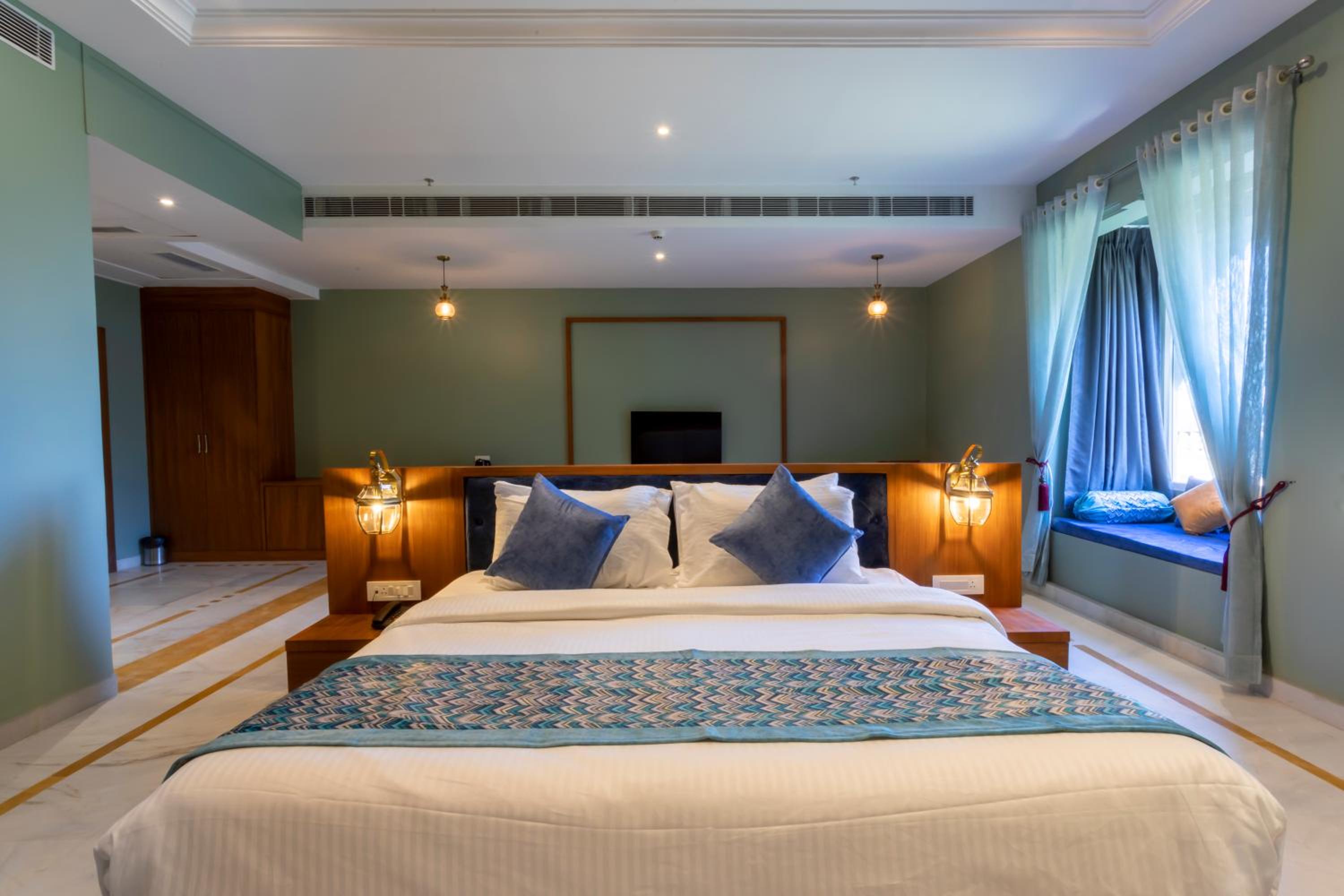 Suite with Balcony - Photo 5