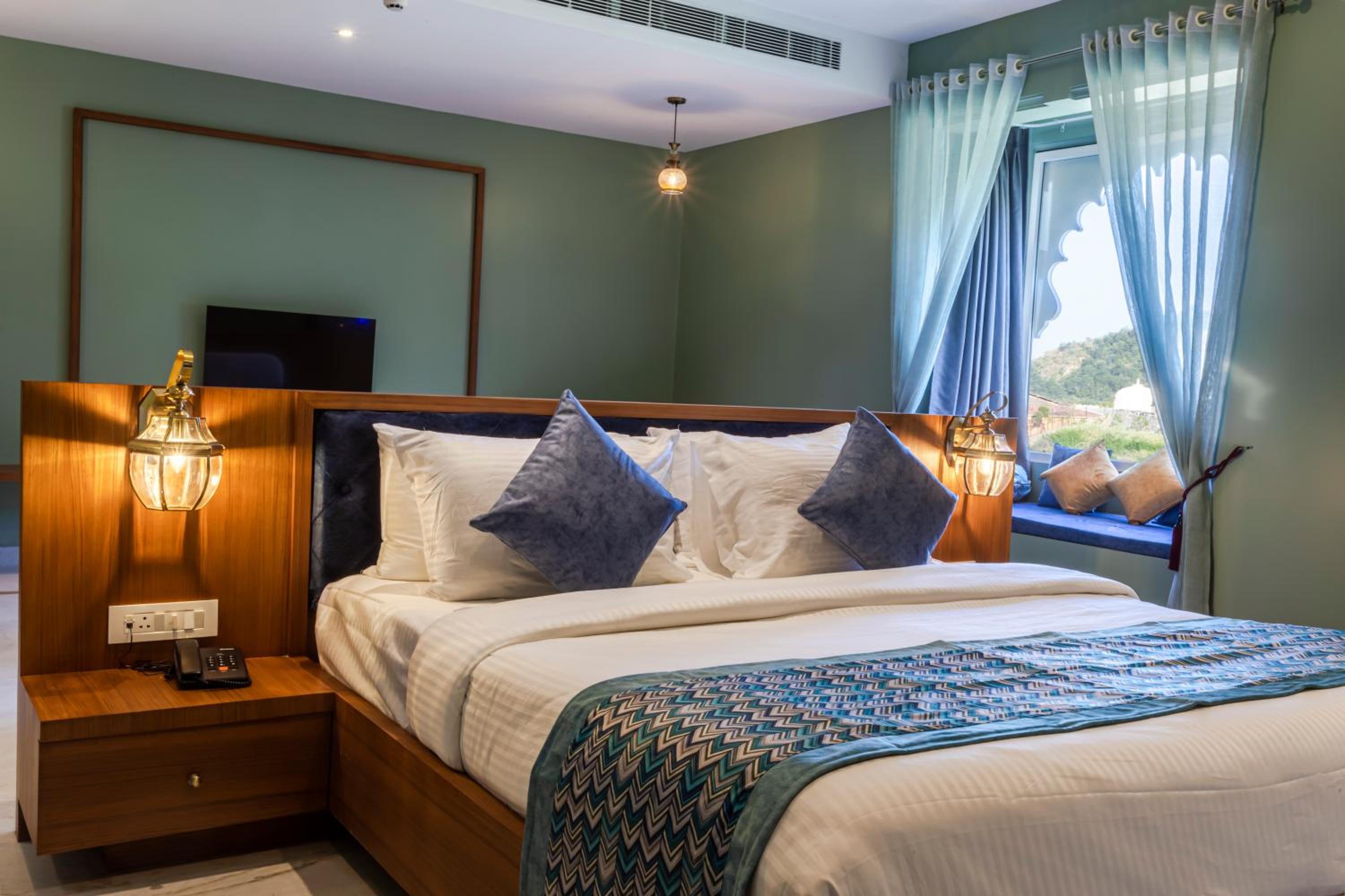 Suite with Balcony - Photo 3