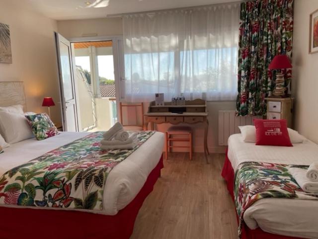 Charm Triple Room photo 2