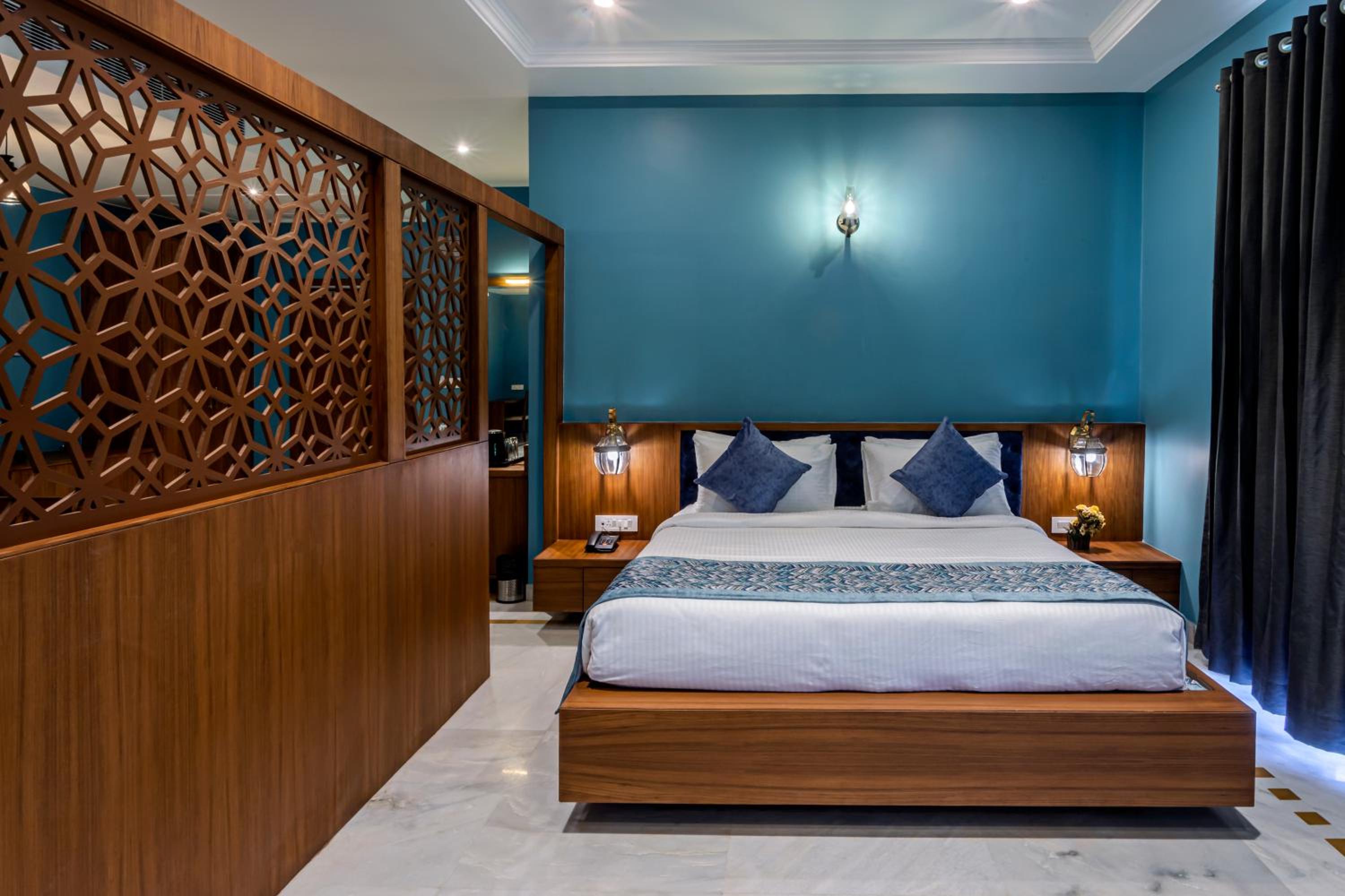 Suite with Balcony - Photo 18