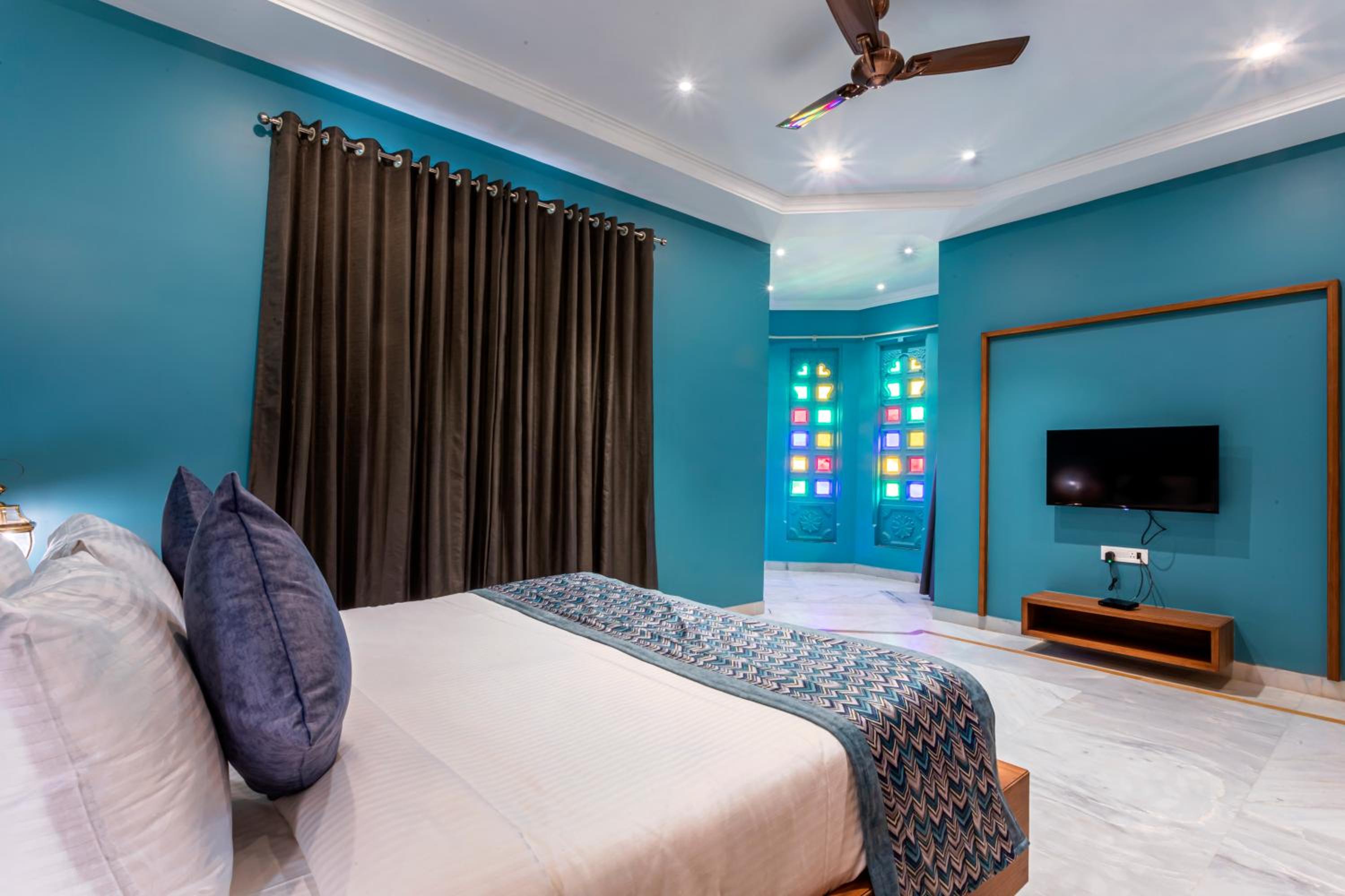 Suite with Balcony - Photo 17