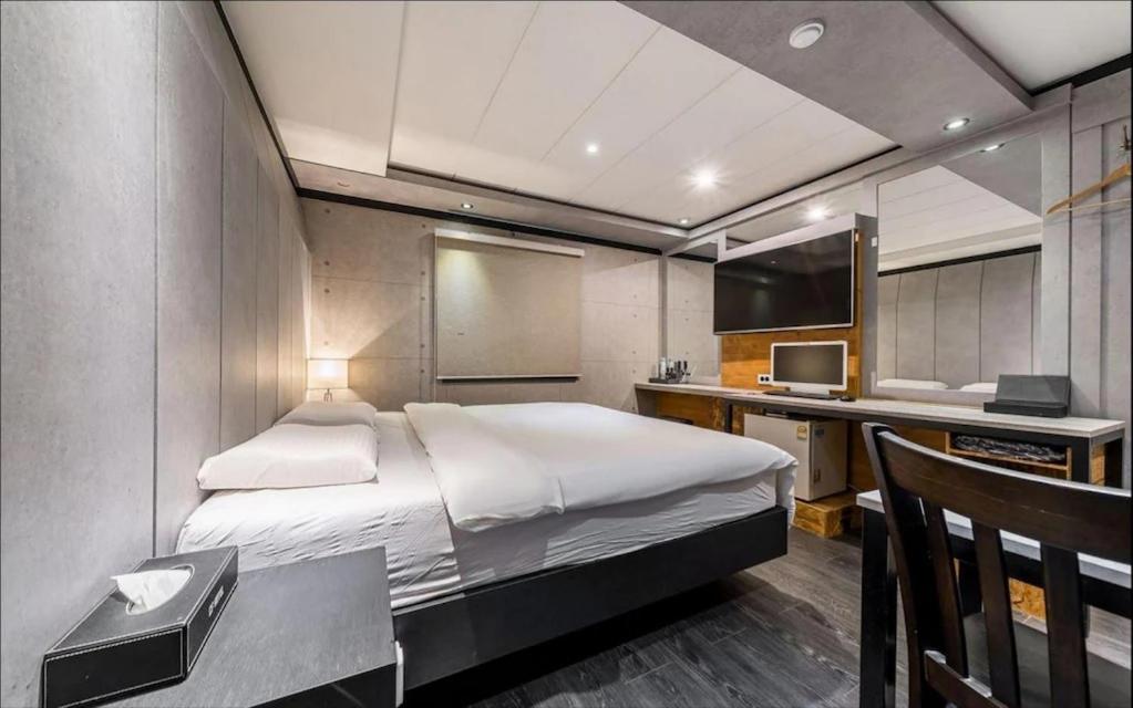 Economy Double Room - Photo 2
