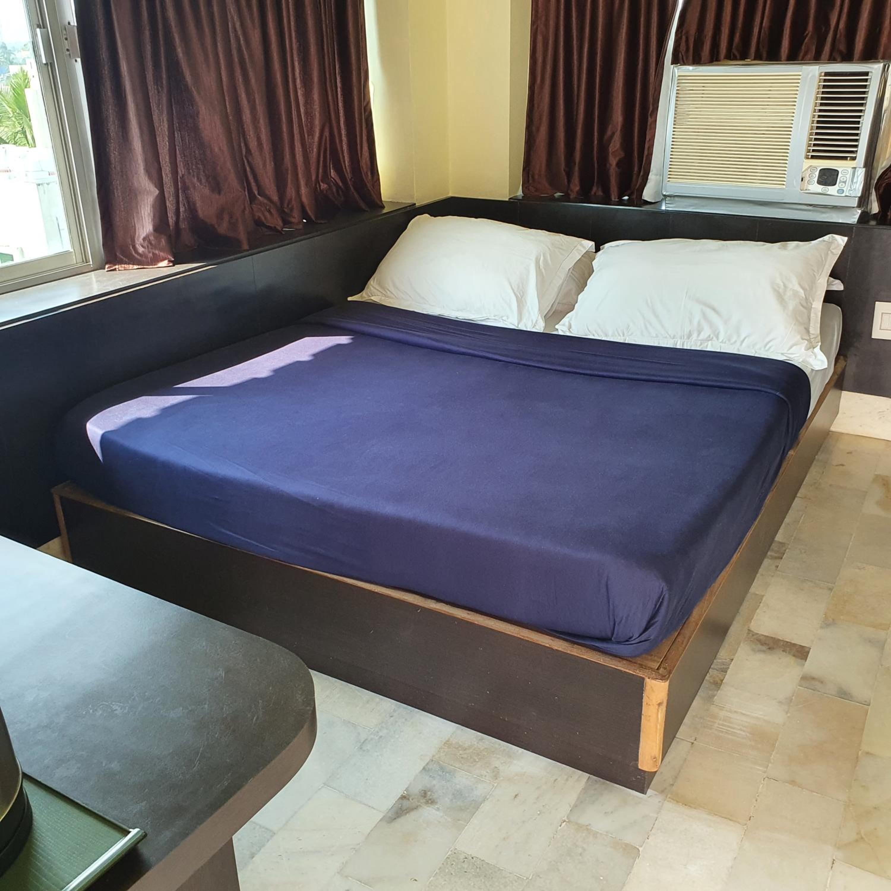 Deluxe Double Room With Side Sea View