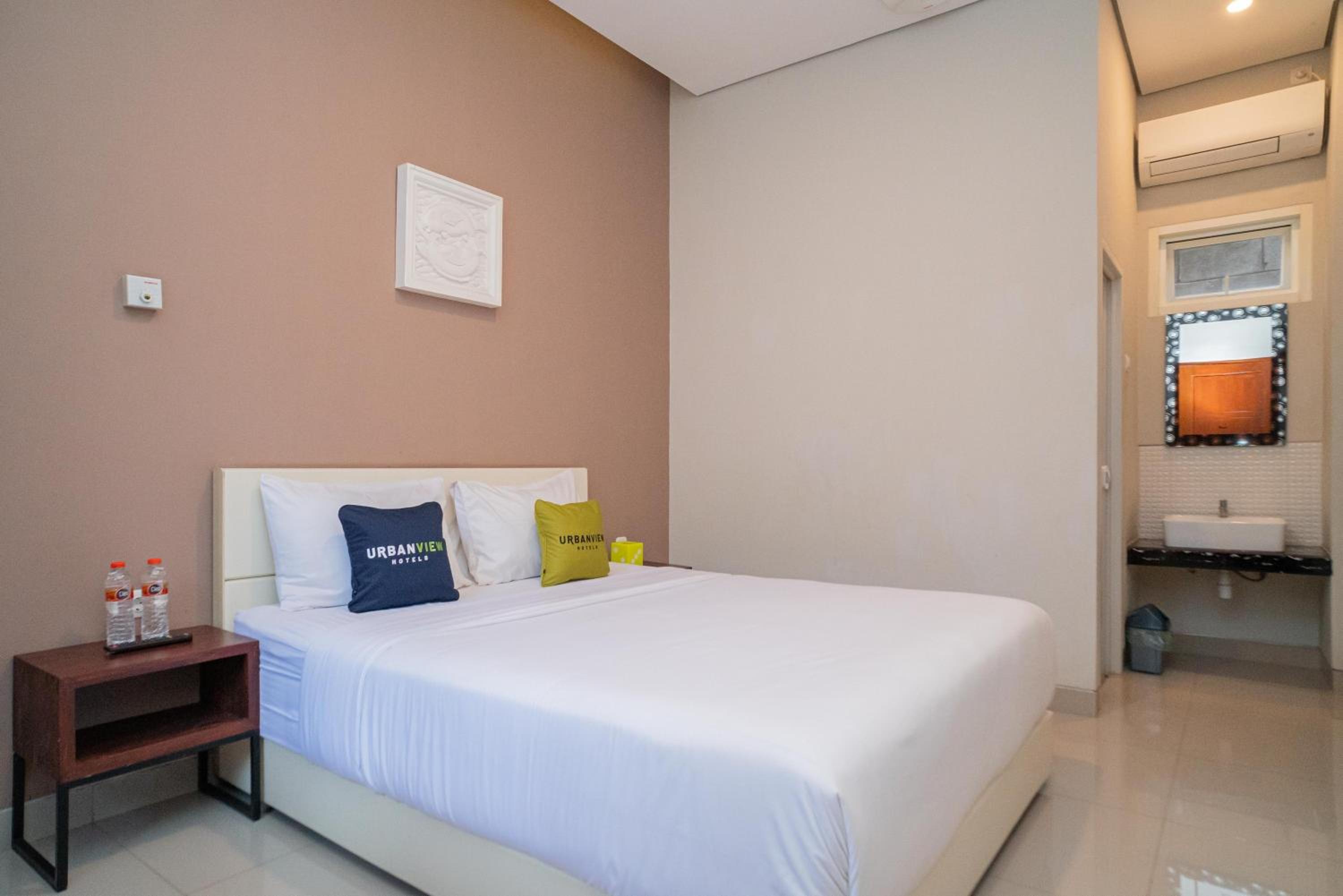 Deluxe Double Room - Photo 12