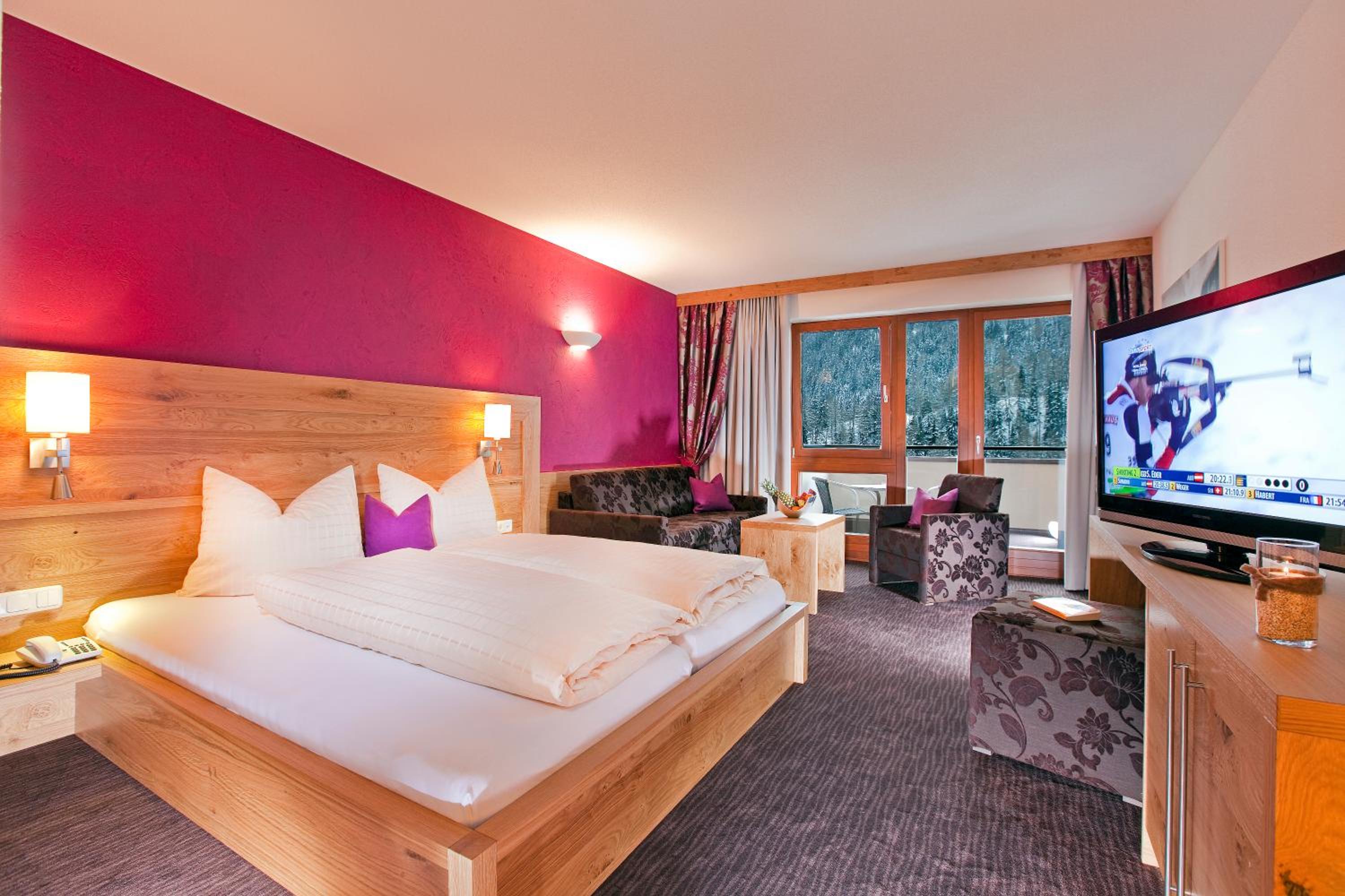 Junior Suite with Balcony - Photo 1