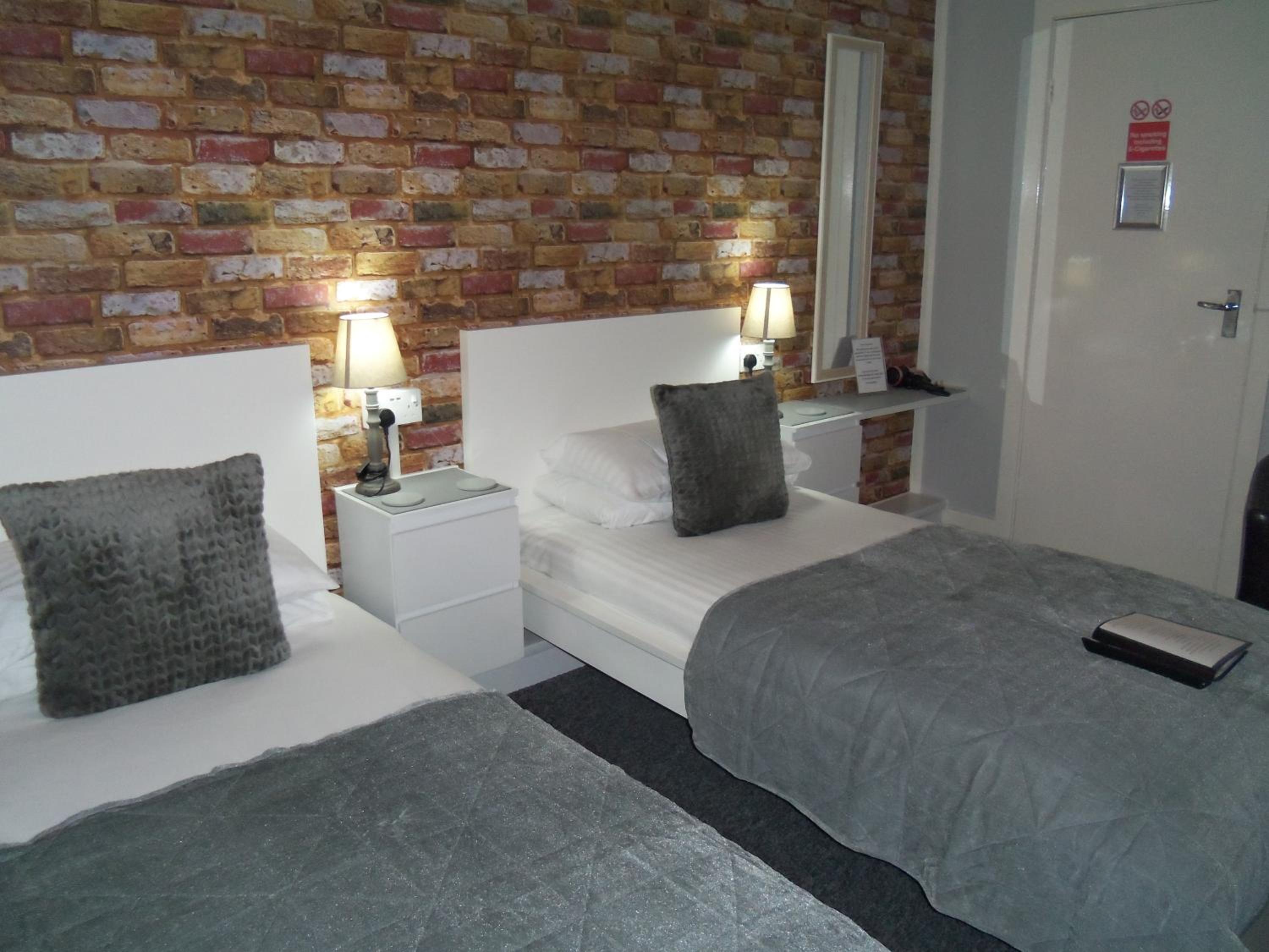 Standard Twin Room photo 2