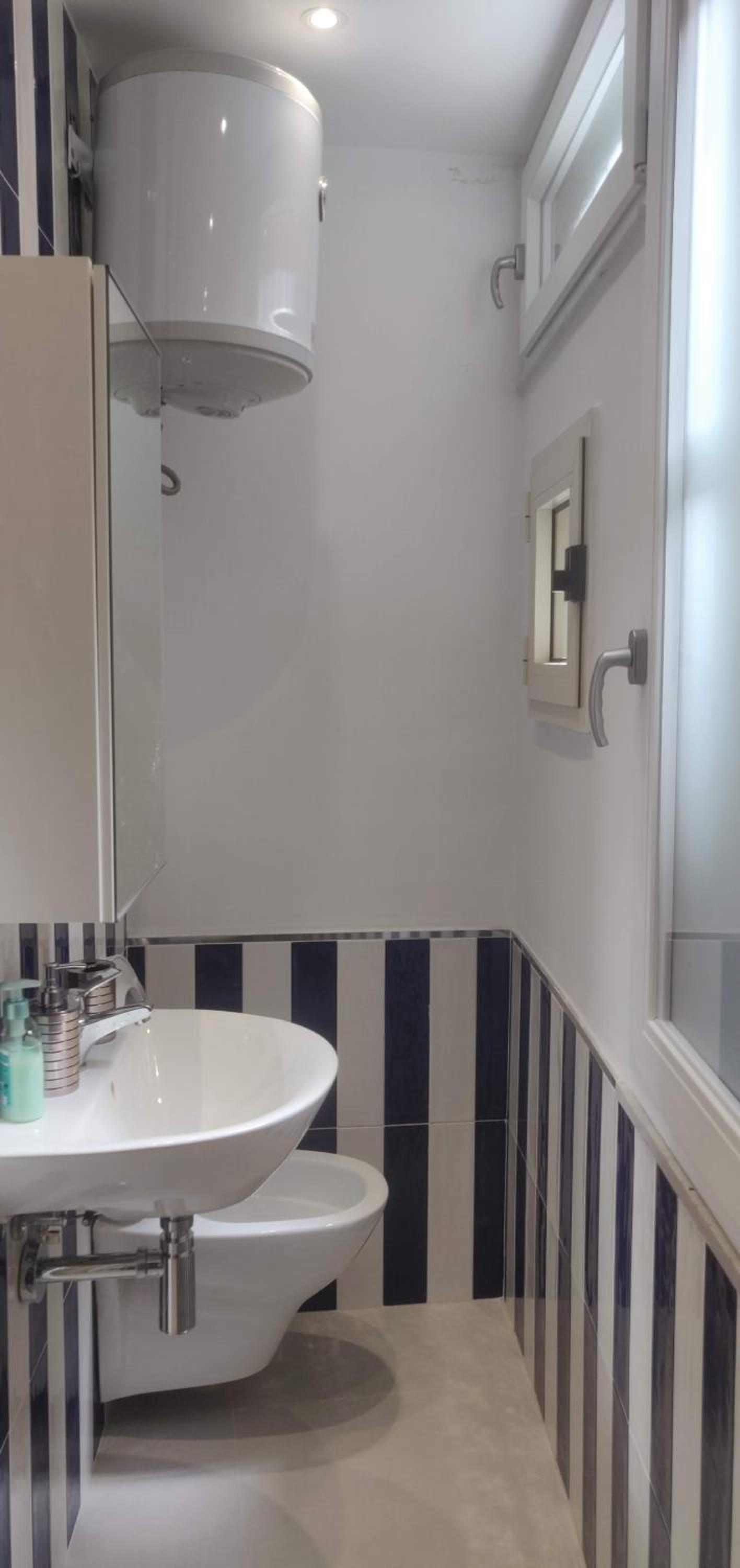 One-Bedroom Apartment - Photo 8