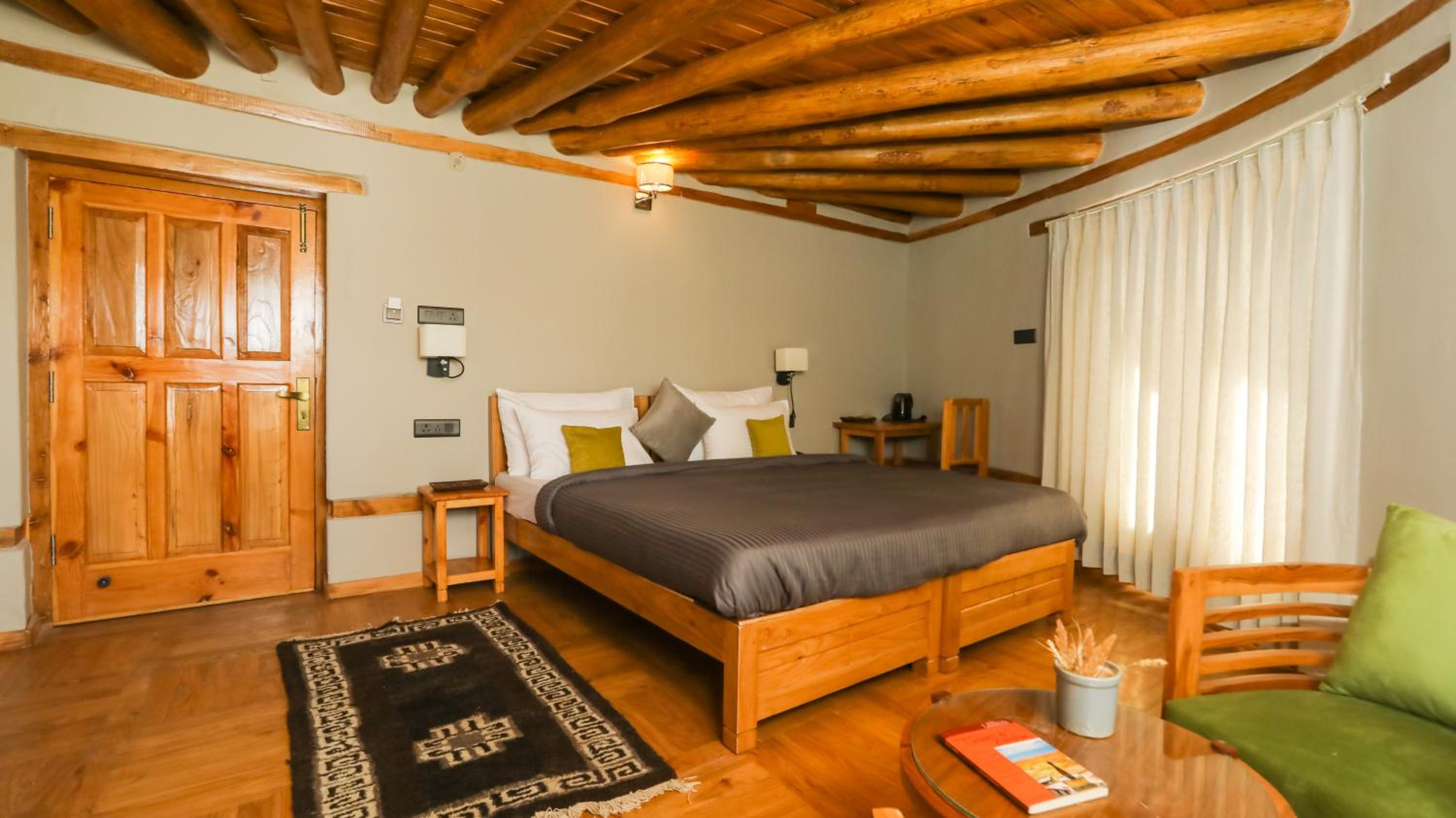 Deluxe Room - Photo 7