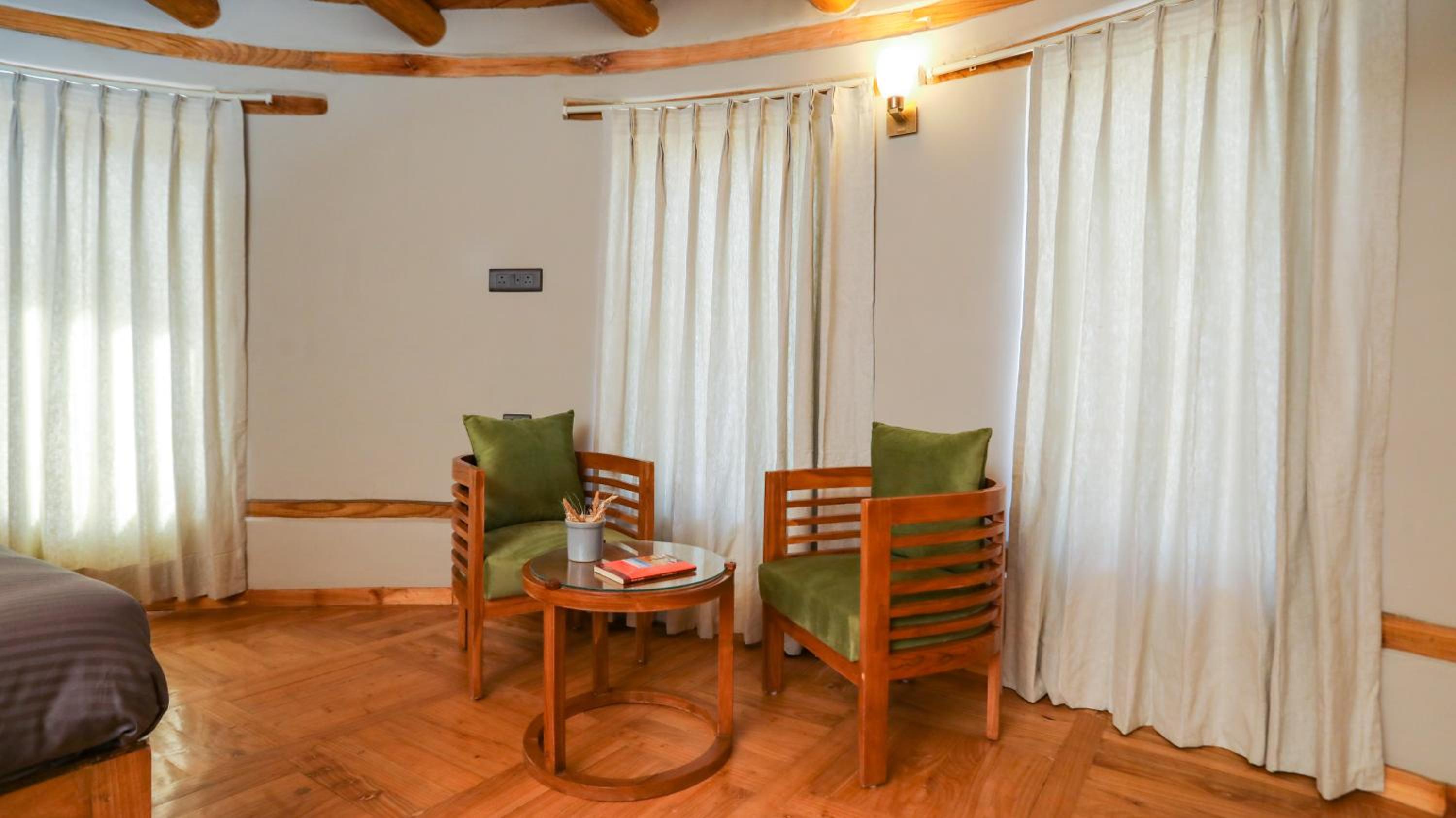 Deluxe Room - Photo 9