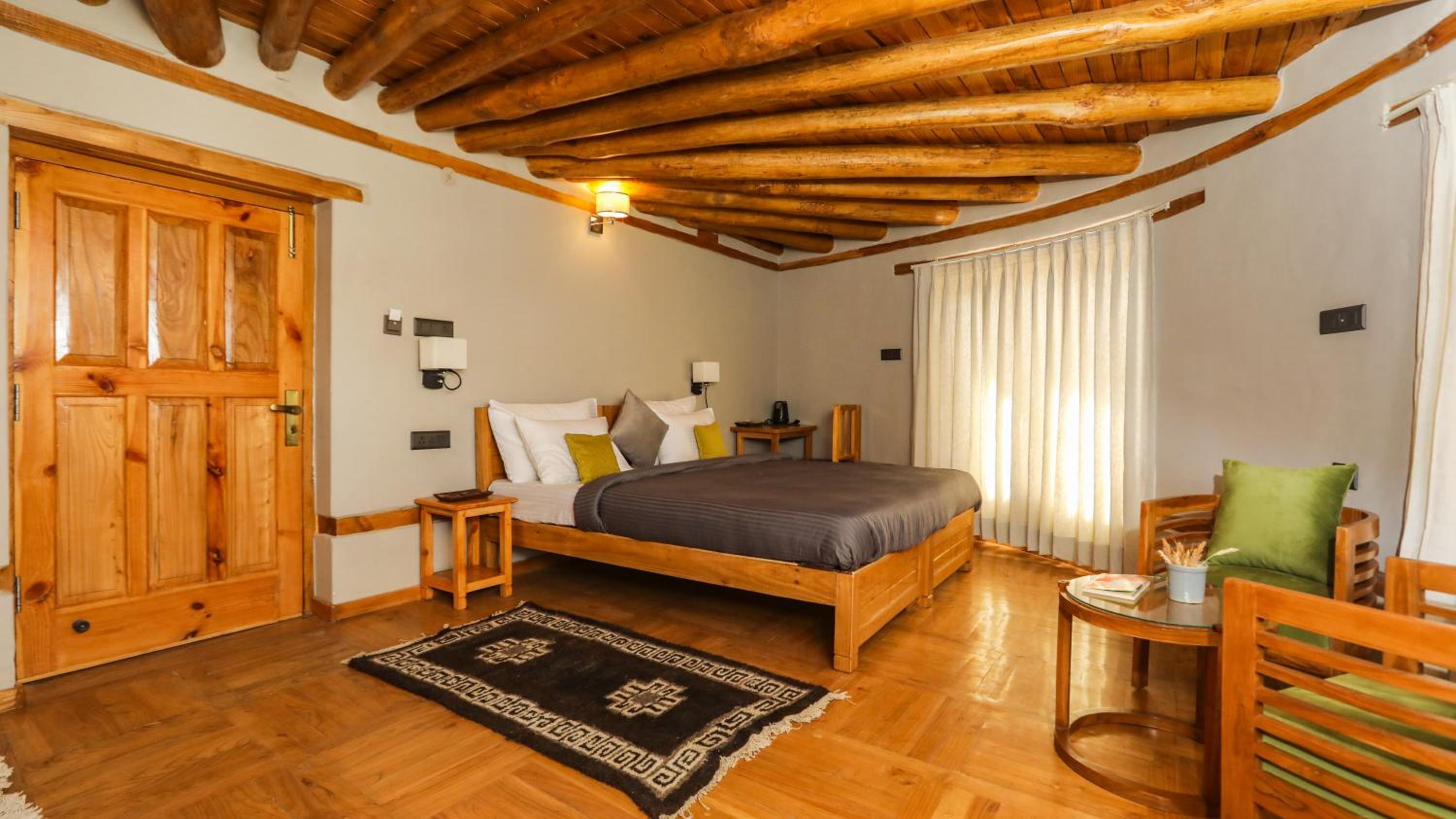 Deluxe Room - Photo 12