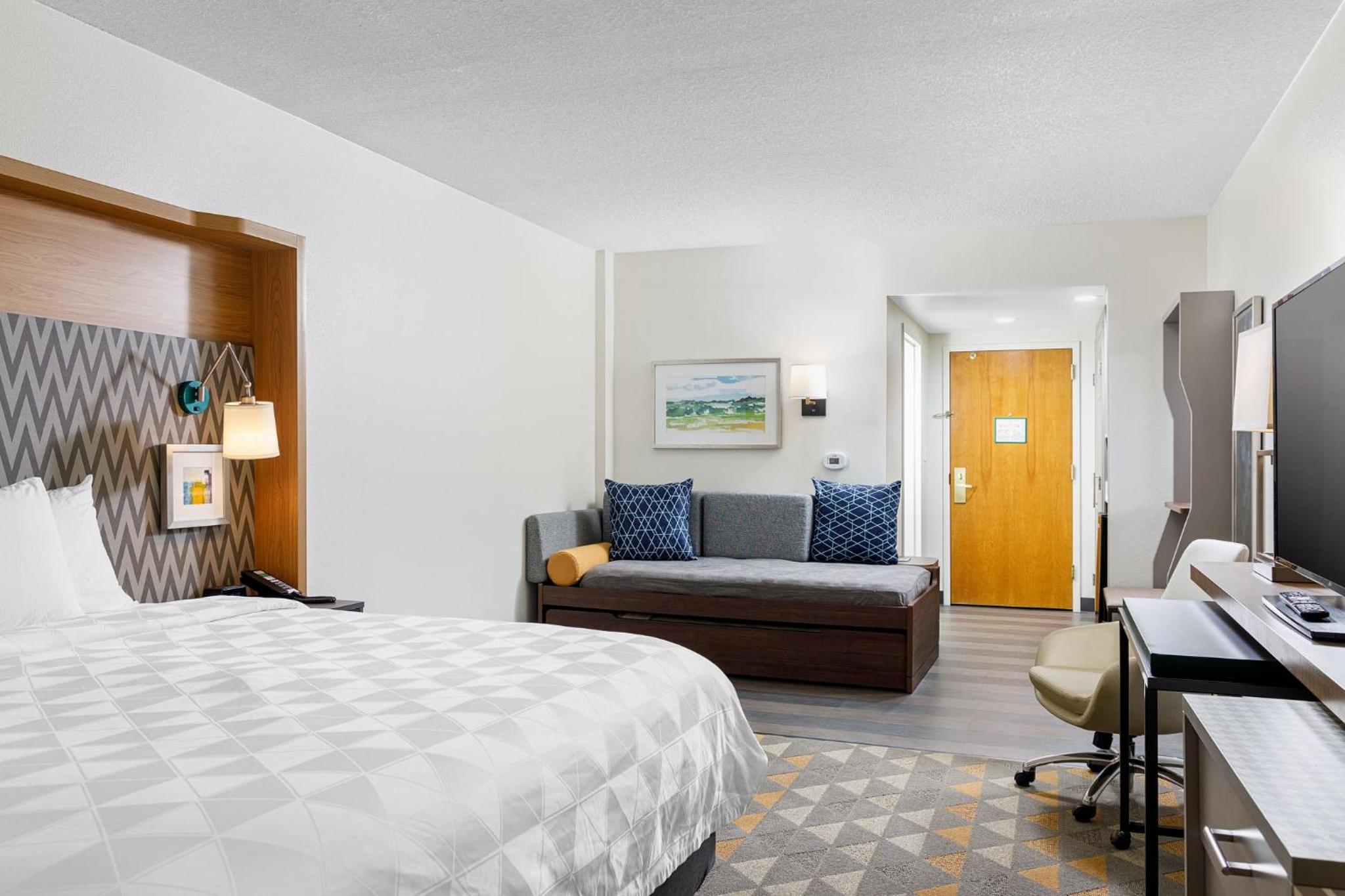 King Room - Non-Smoking - Photo 2