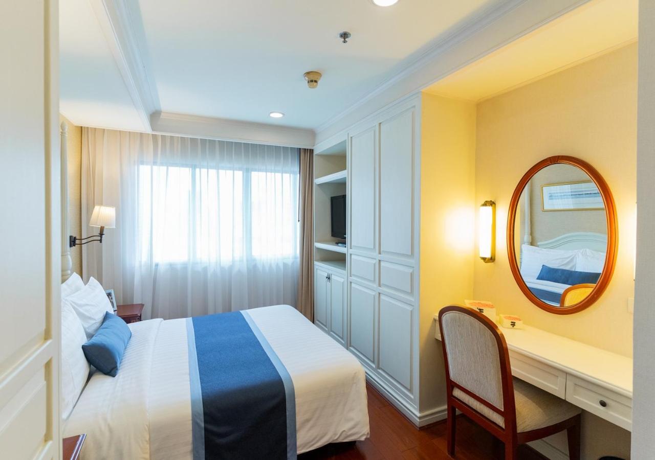 Three-Bedroom Family Grand Suite photo 2