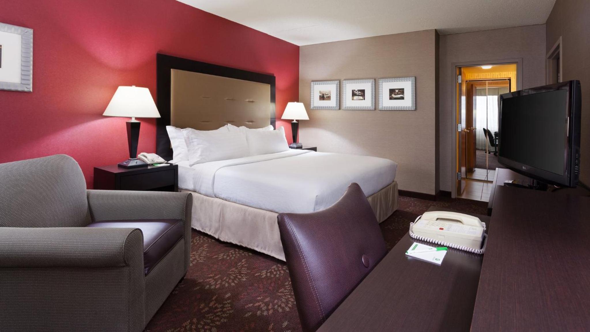 Standard King Room - Photo 3