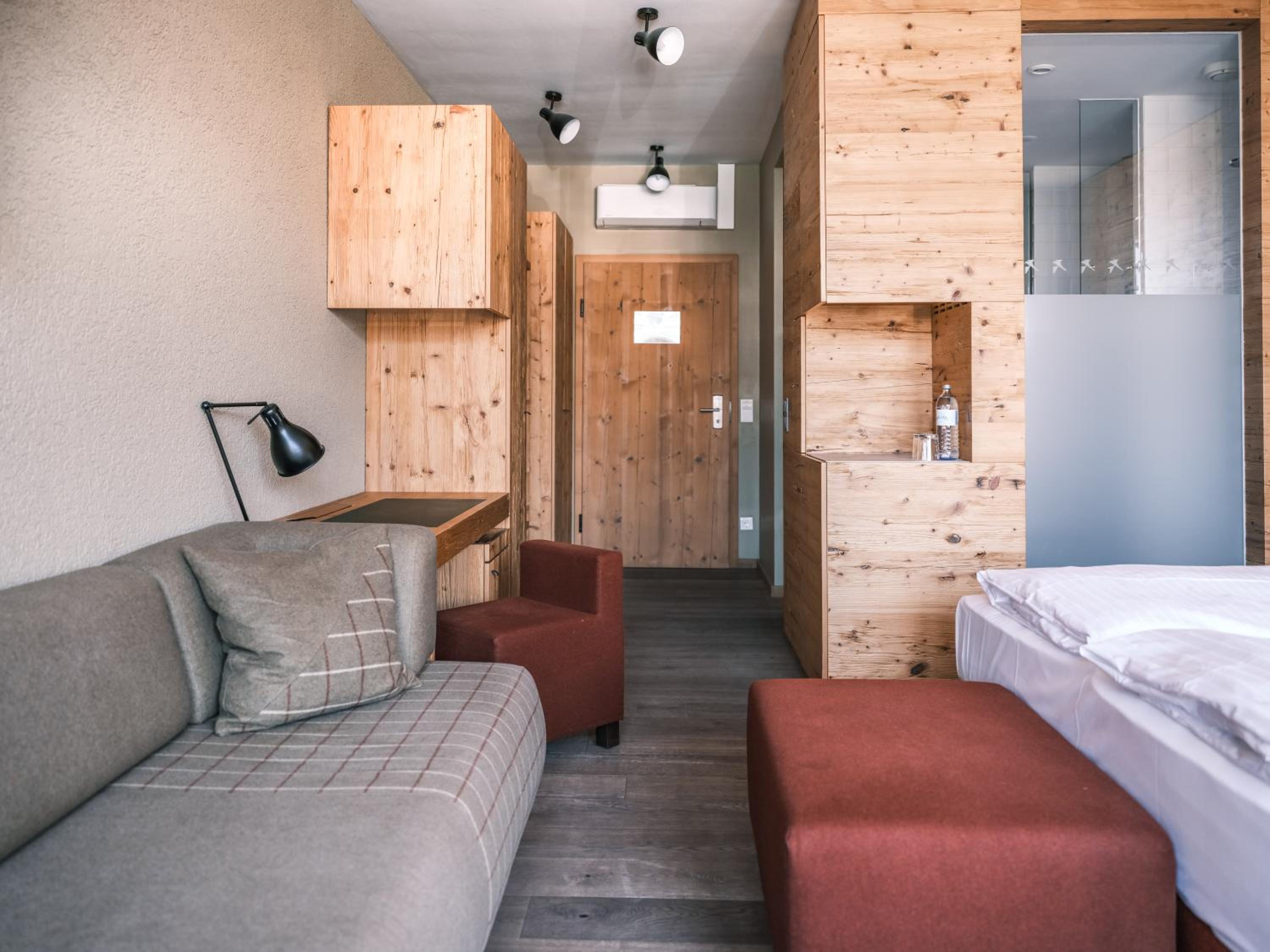 Deluxe Room with Balcony photo 2