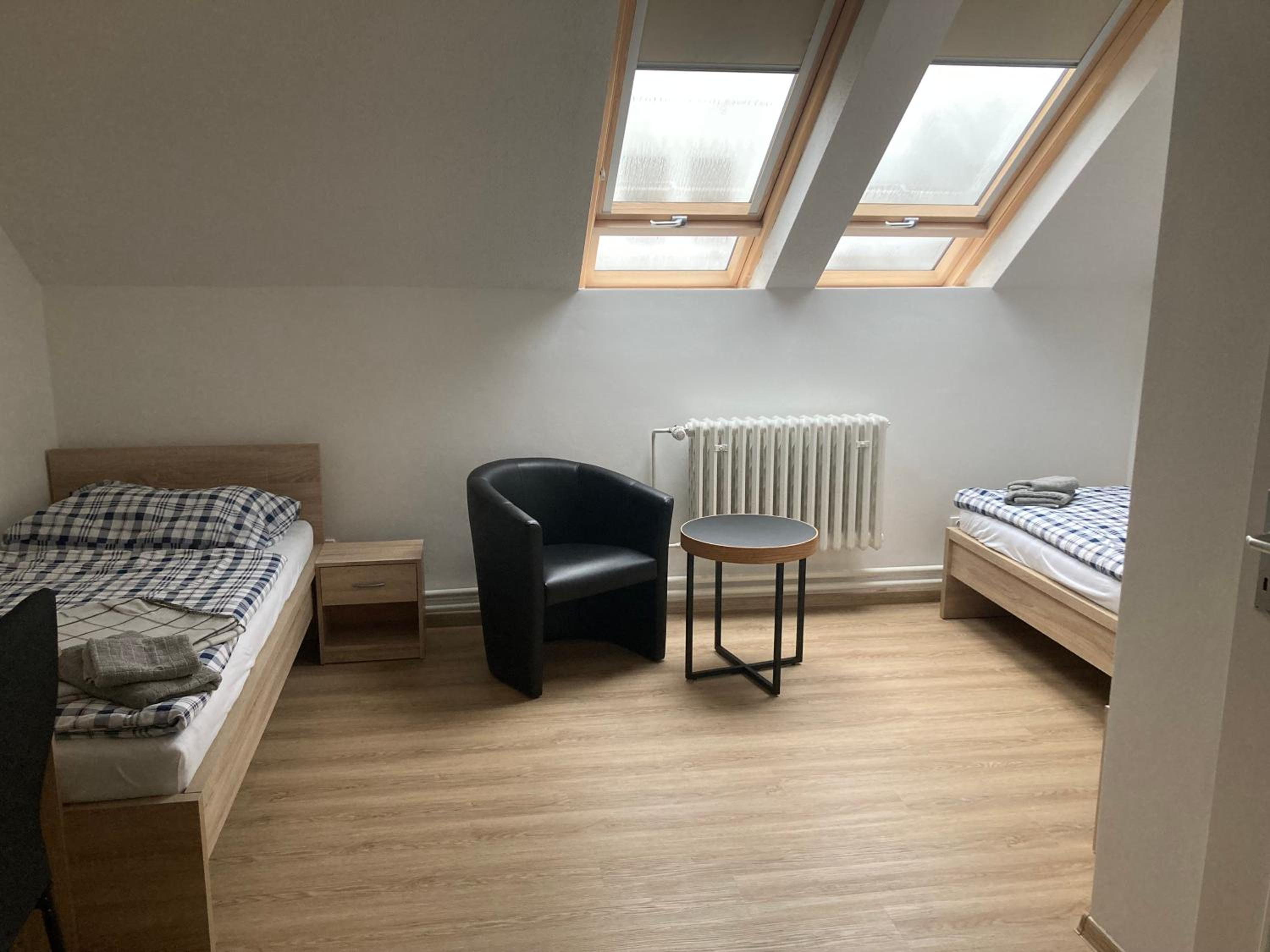 Standard Twin Room - Photo 3
