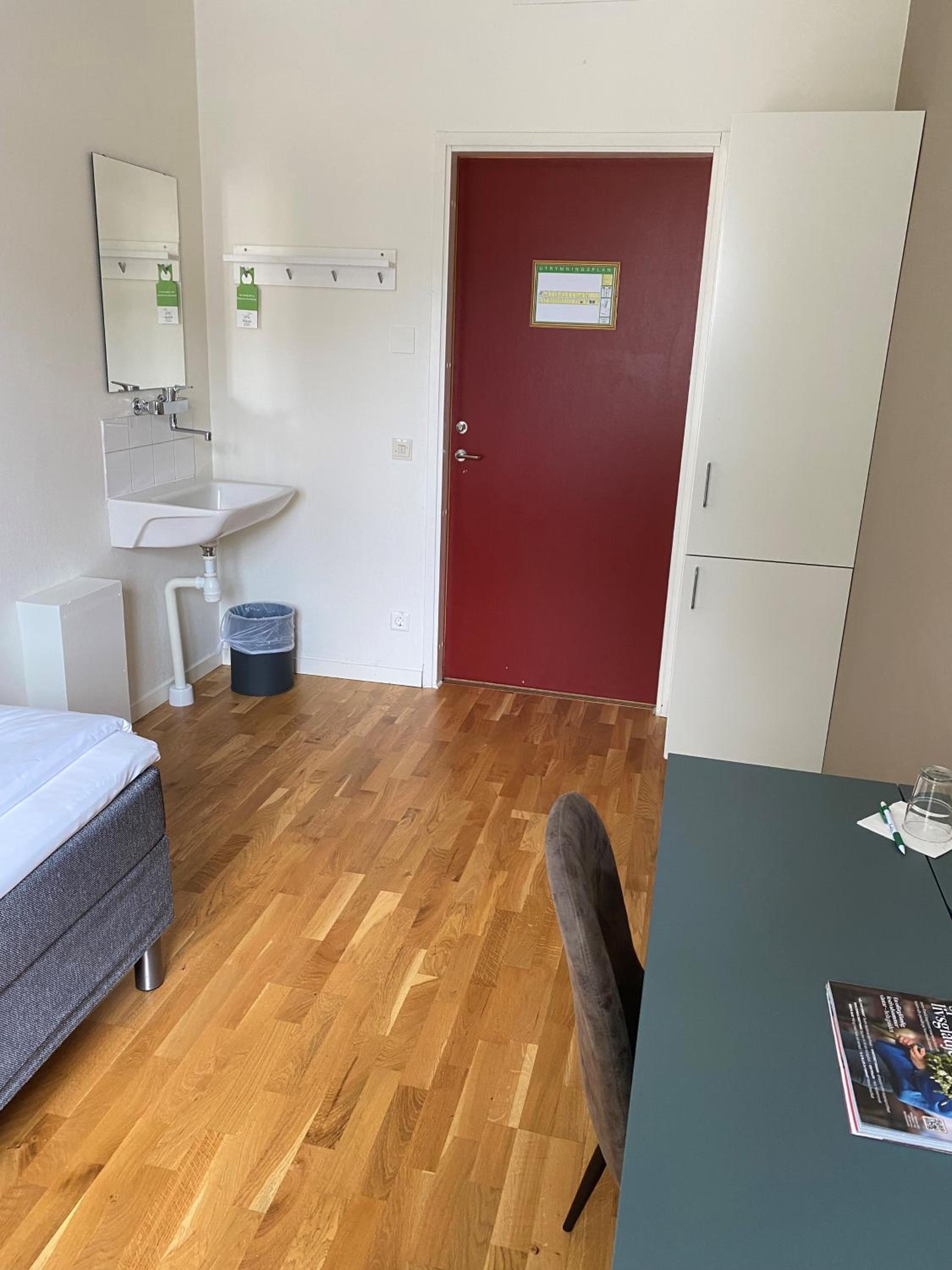 Economy Single Room with Shared Bathroom photo 1