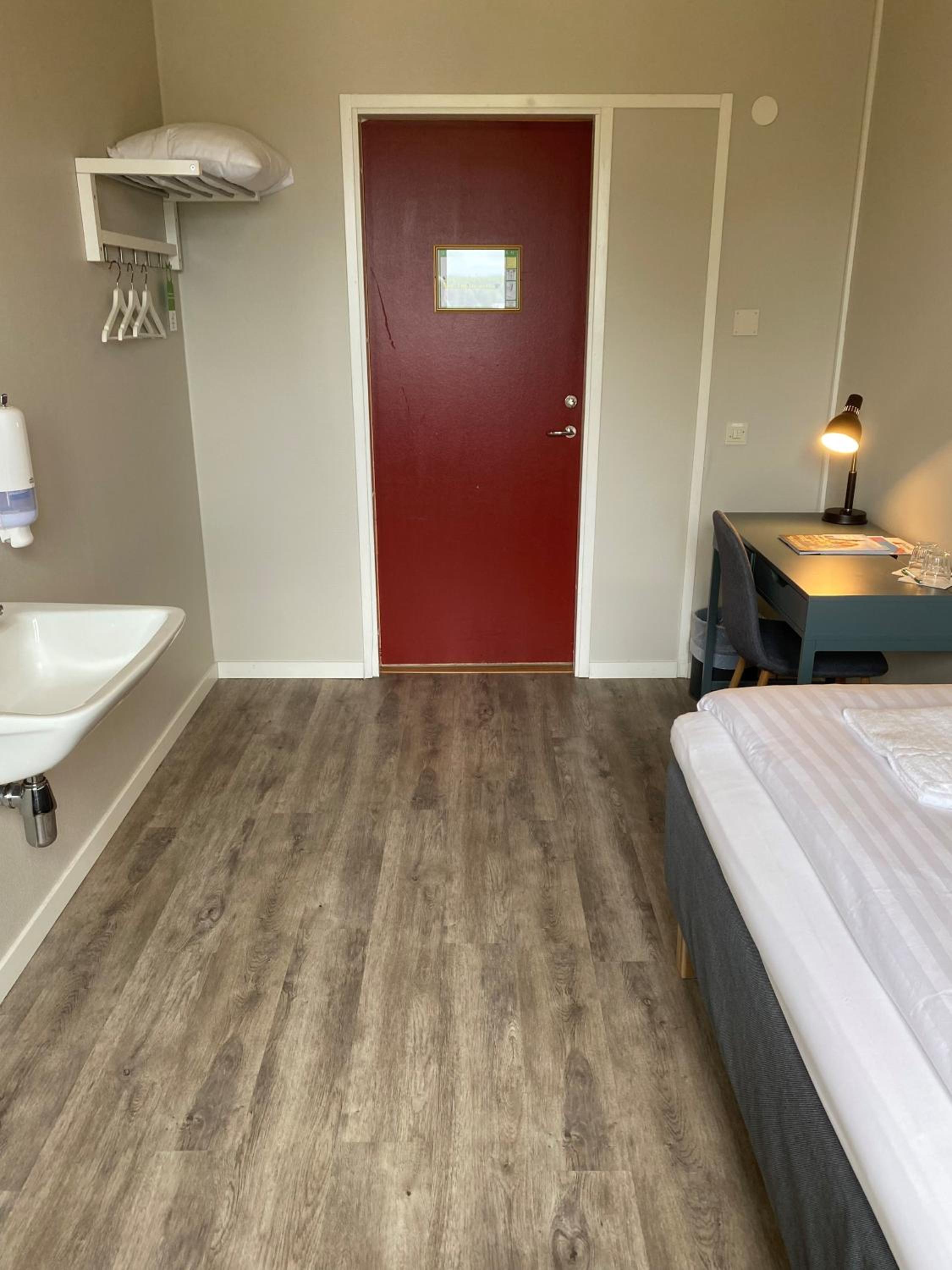 Economy Single Room with Shared Bathroom photo 3