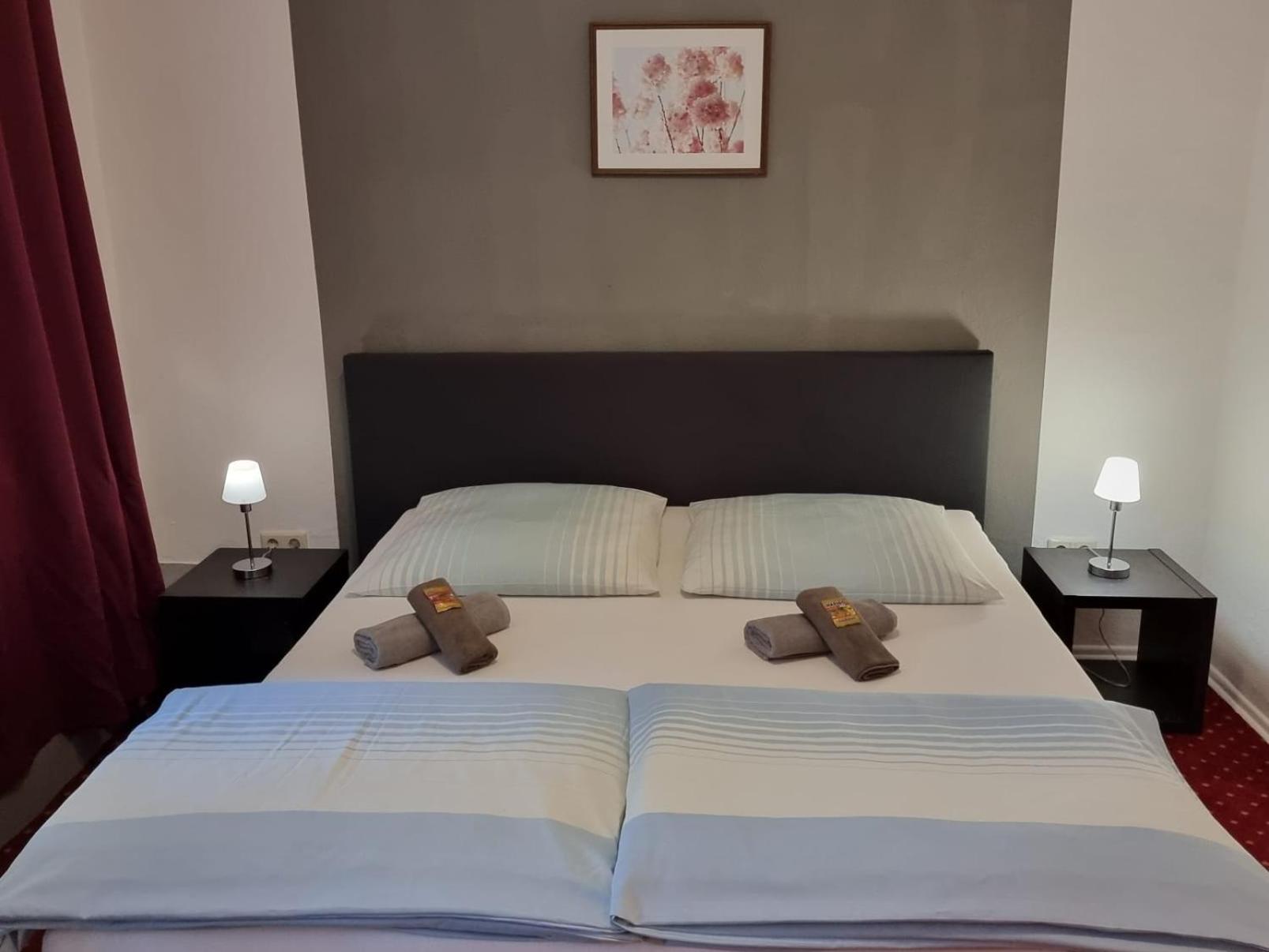 Double Room - Photo 4