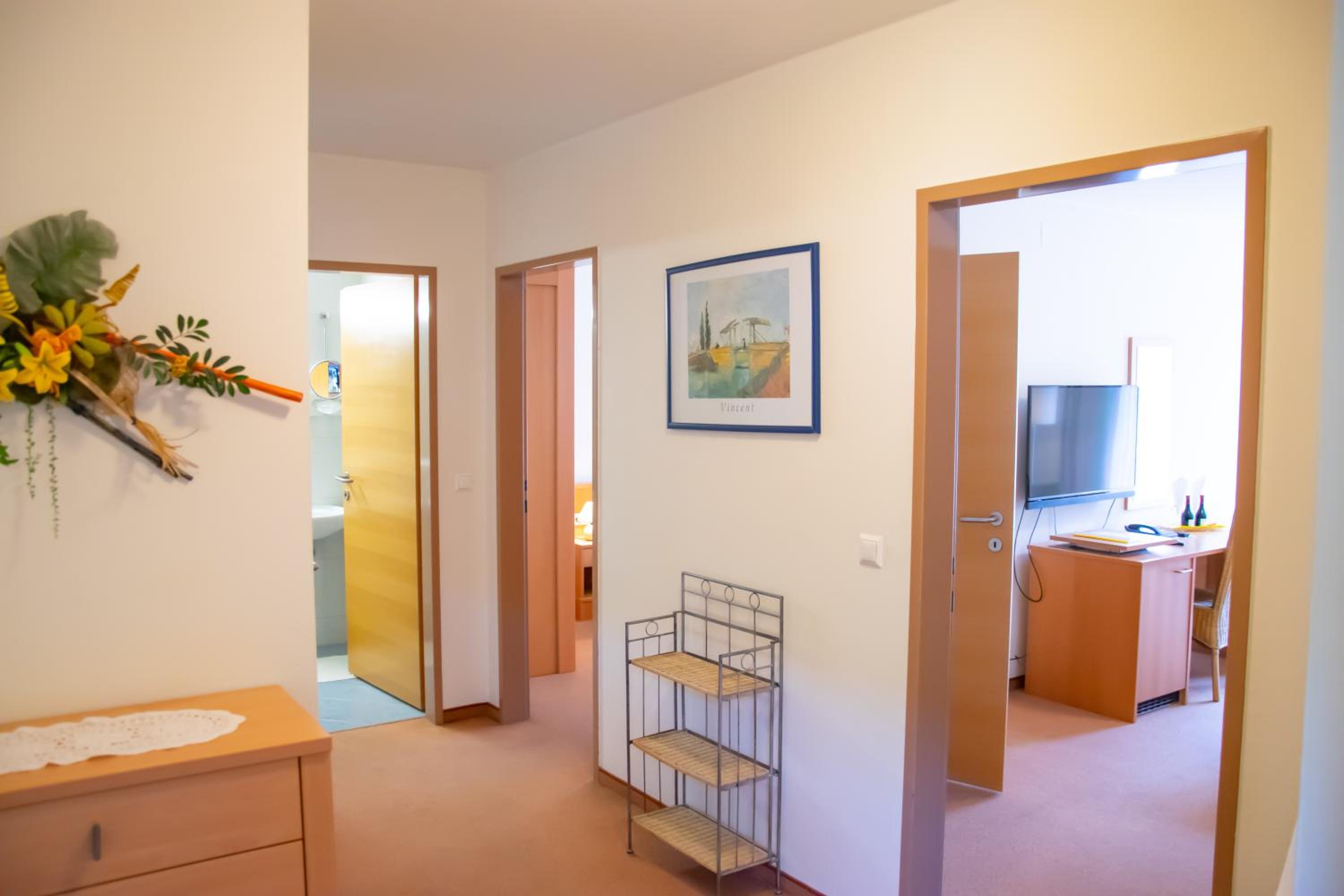 One-Bedroom Suite with Balcony - Photo 2