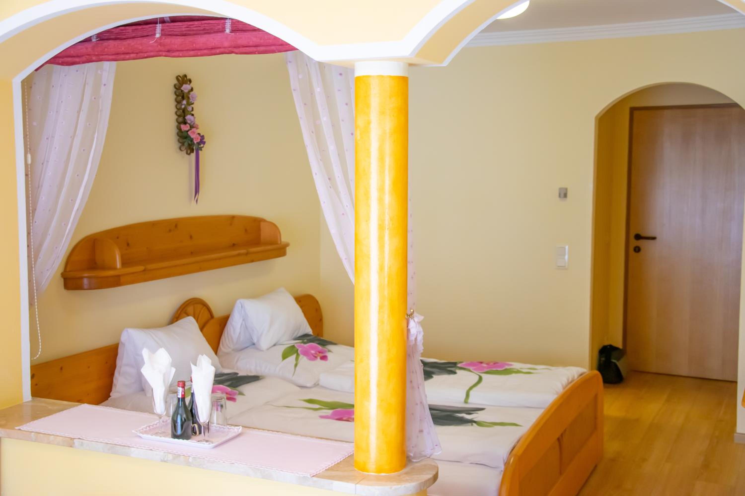 Junior Suite with Balcony - Photo 4
